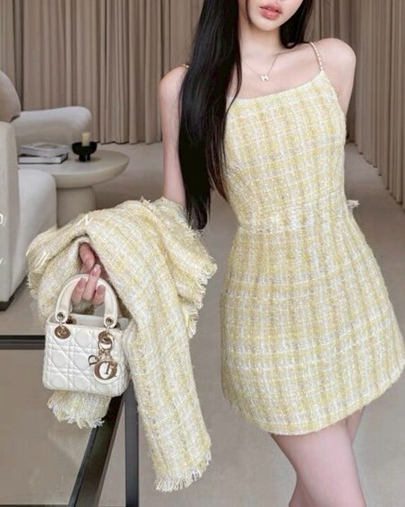 黃色配紫色精緻毛邊格紋香風外套+鏈條肩帶洋裝