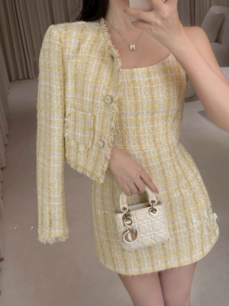 黃色配紫色精緻毛邊格紋香風外套+鏈條肩帶洋裝