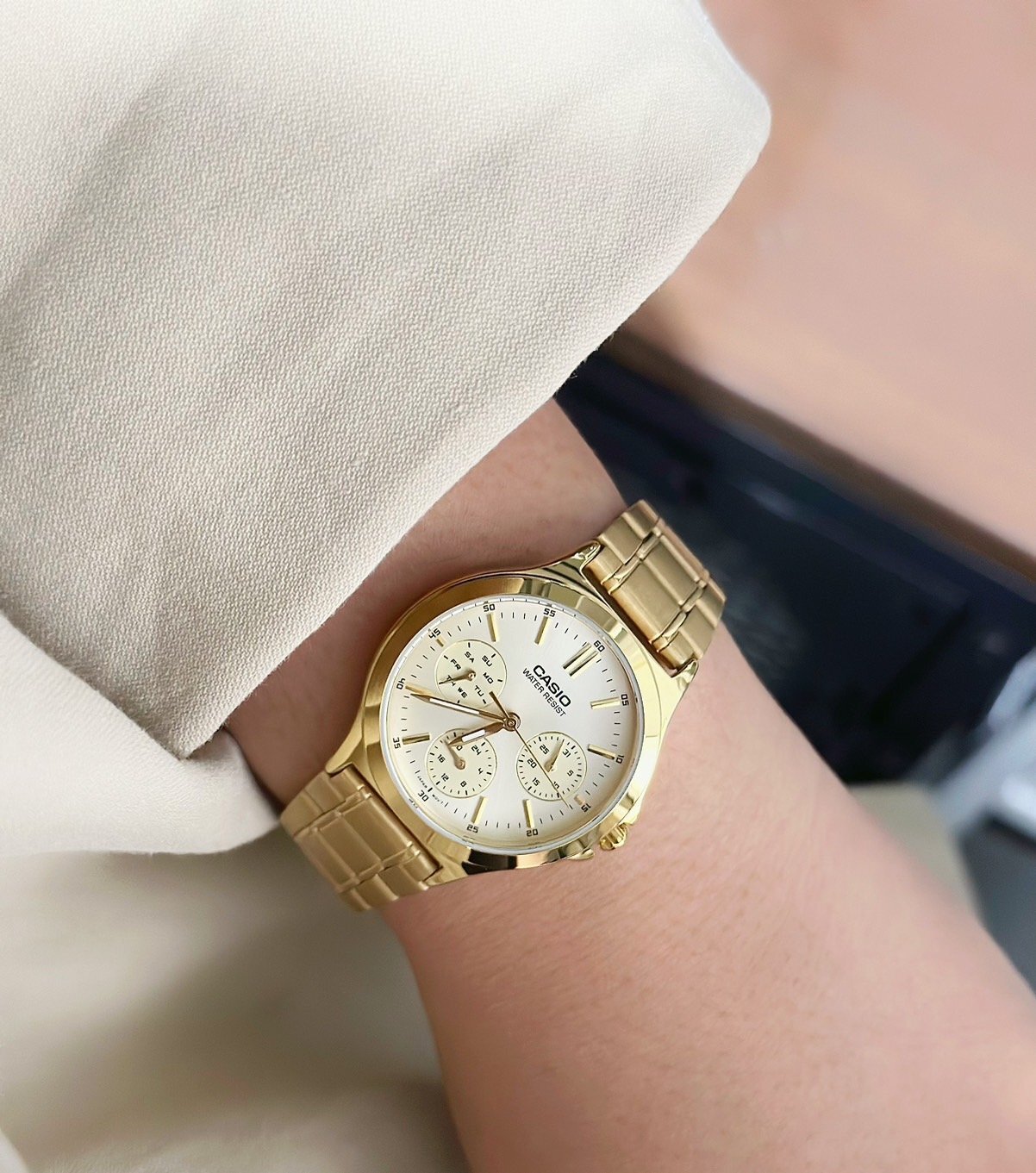 萬年鐘錶 - CASIO  時尚金色 三眼女錶  LTP-V300G-9A  錶徑33.2MM