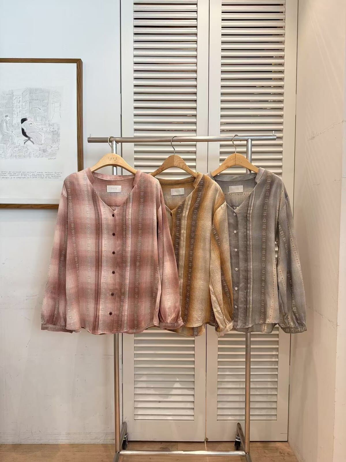 FA5040 刺繡小花V領格紋上衣