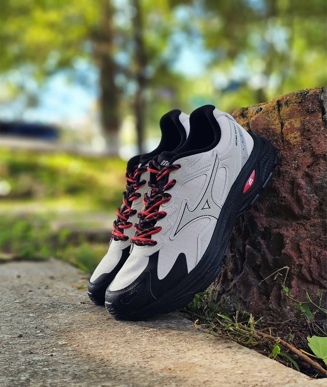 [預訂] MIZUNO Racer S 2.0 Water Resistant | 灰紅