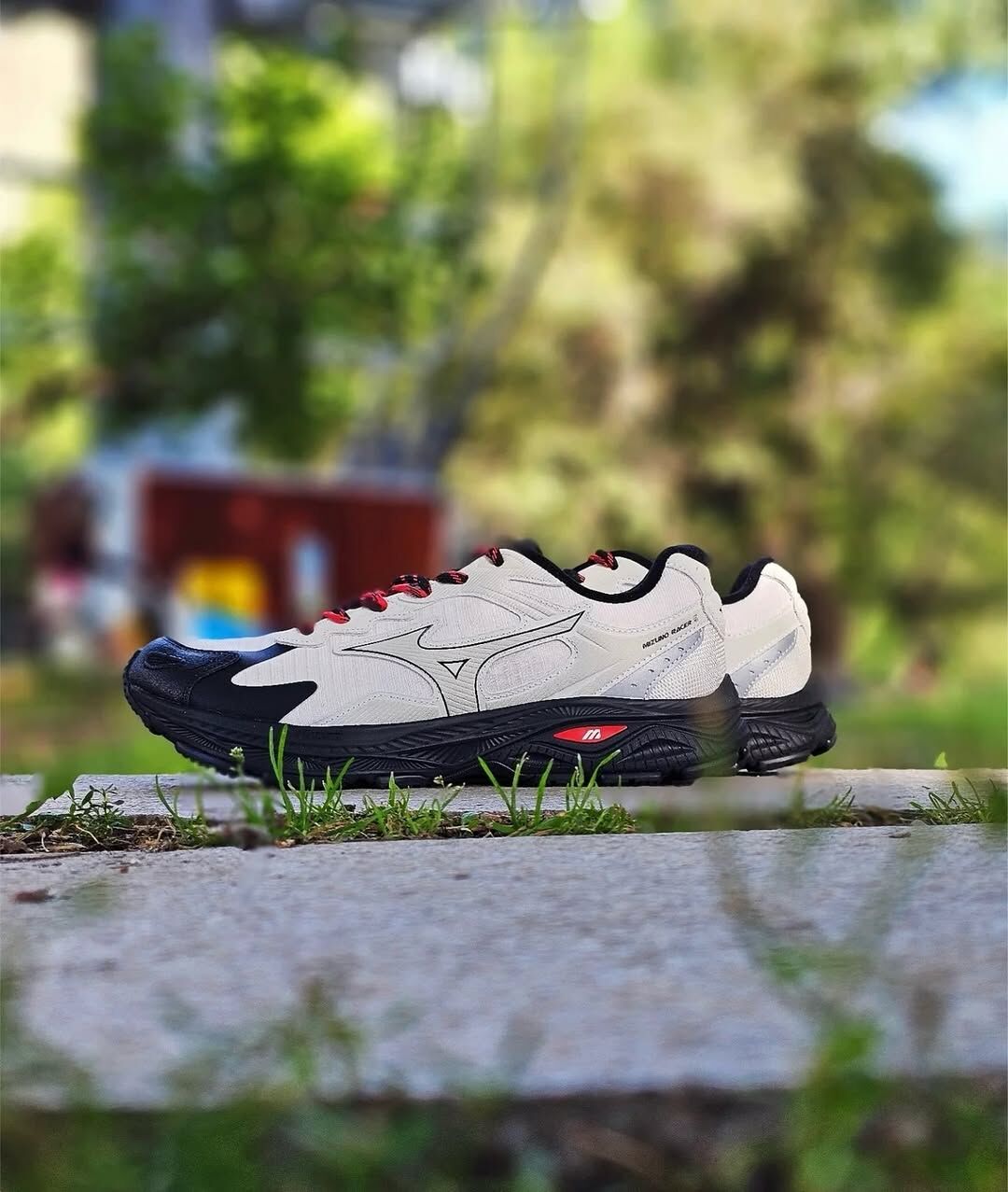 [預訂] MIZUNO Racer S 2.0 Water Resistant | 灰紅