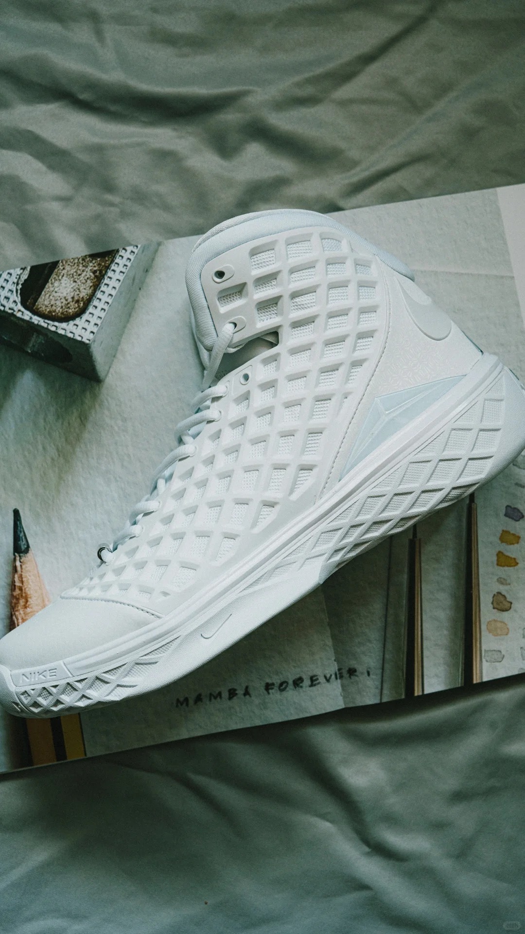 <特價商品，不退換> NIKE KOBE 3 PROTRO HALO 全白 蛇紋 曼巴 籃球鞋 實戰鞋【HQ9153-100】KOBE3 25SALE