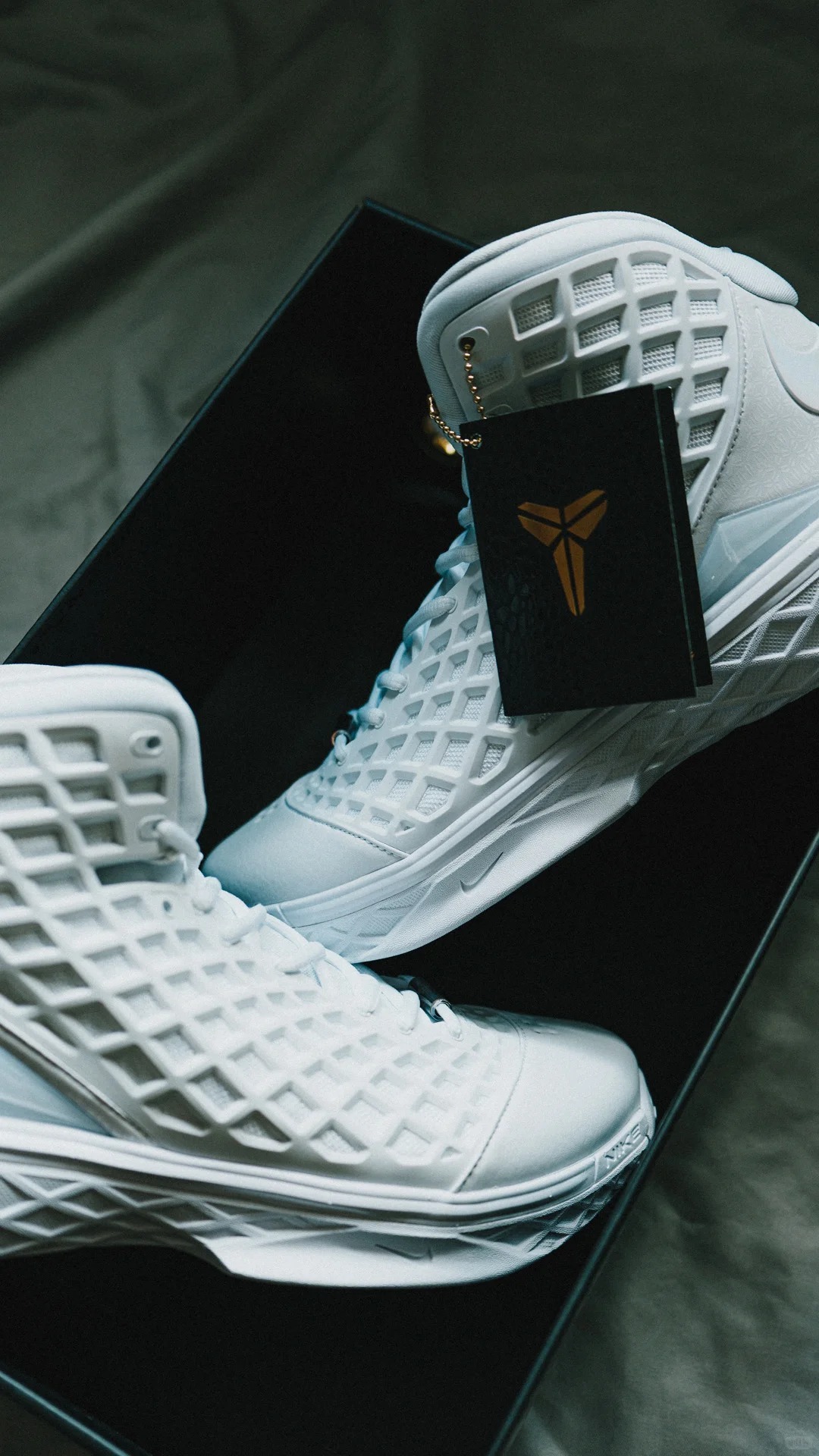 <特價商品，不退換> NIKE KOBE 3 PROTRO HALO 全白 蛇紋 曼巴 籃球鞋 實戰鞋【HQ9153-100】KOBE3 25SALE