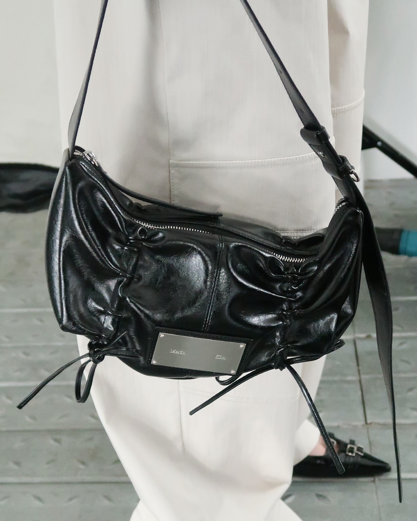 HALF SHIRRING RIBBON ROUND BAG