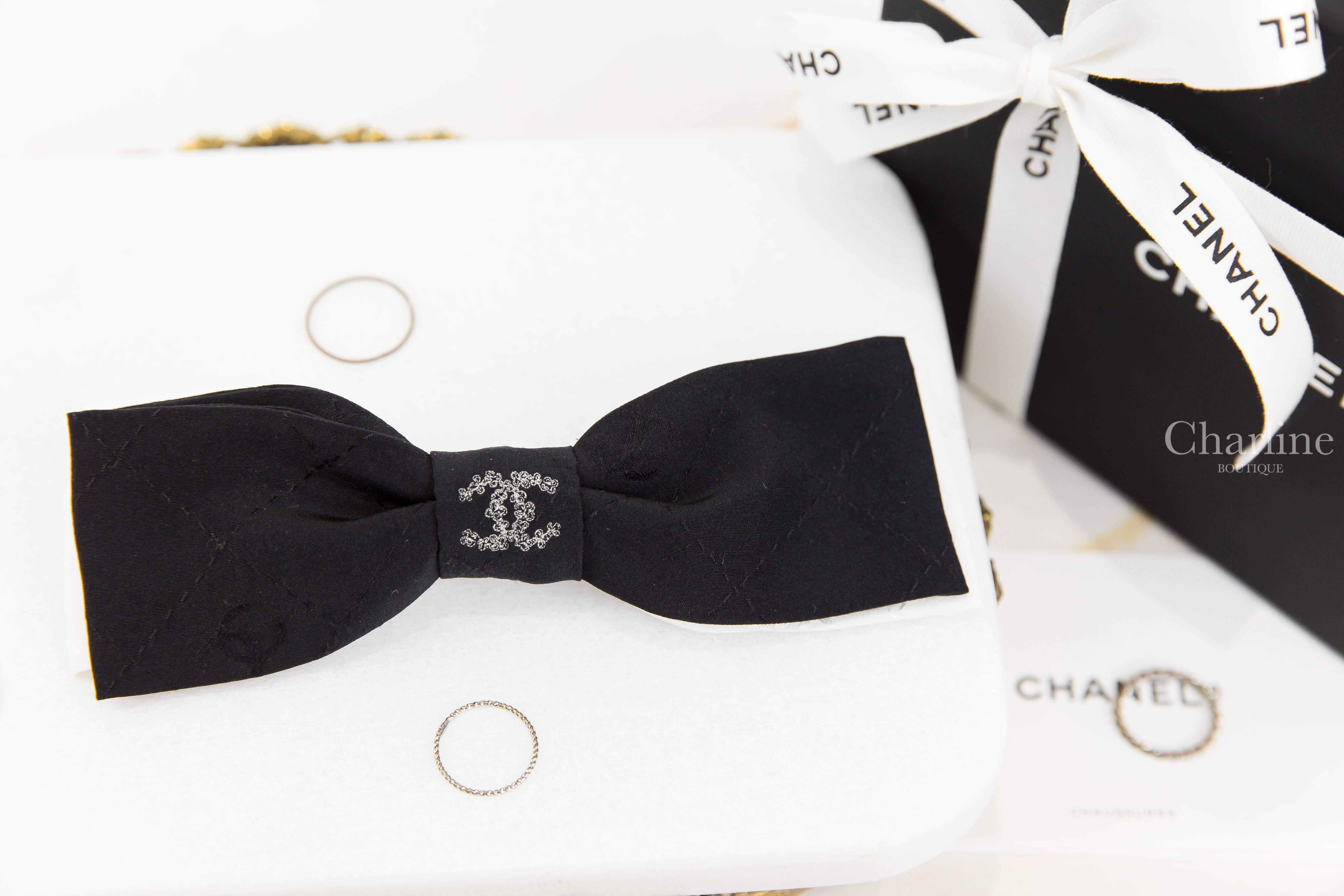 Chanel Barrette 黑色/白色菱格紋灰色小花CC真絲蝴蝶結髮夾