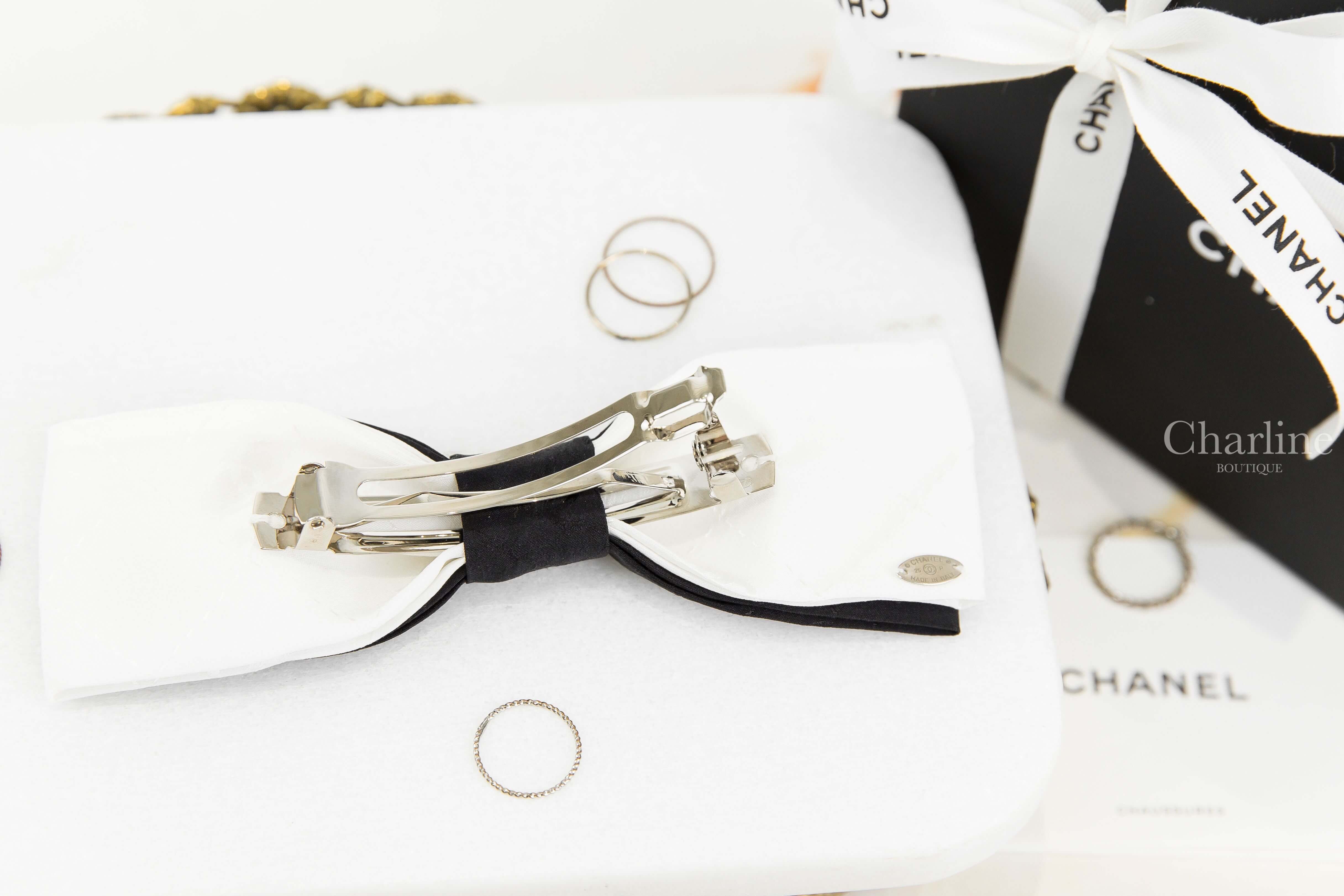 Chanel Barrette 黑色/白色菱格紋灰色小花CC真絲蝴蝶結髮夾-Charline Boutique 精品代購