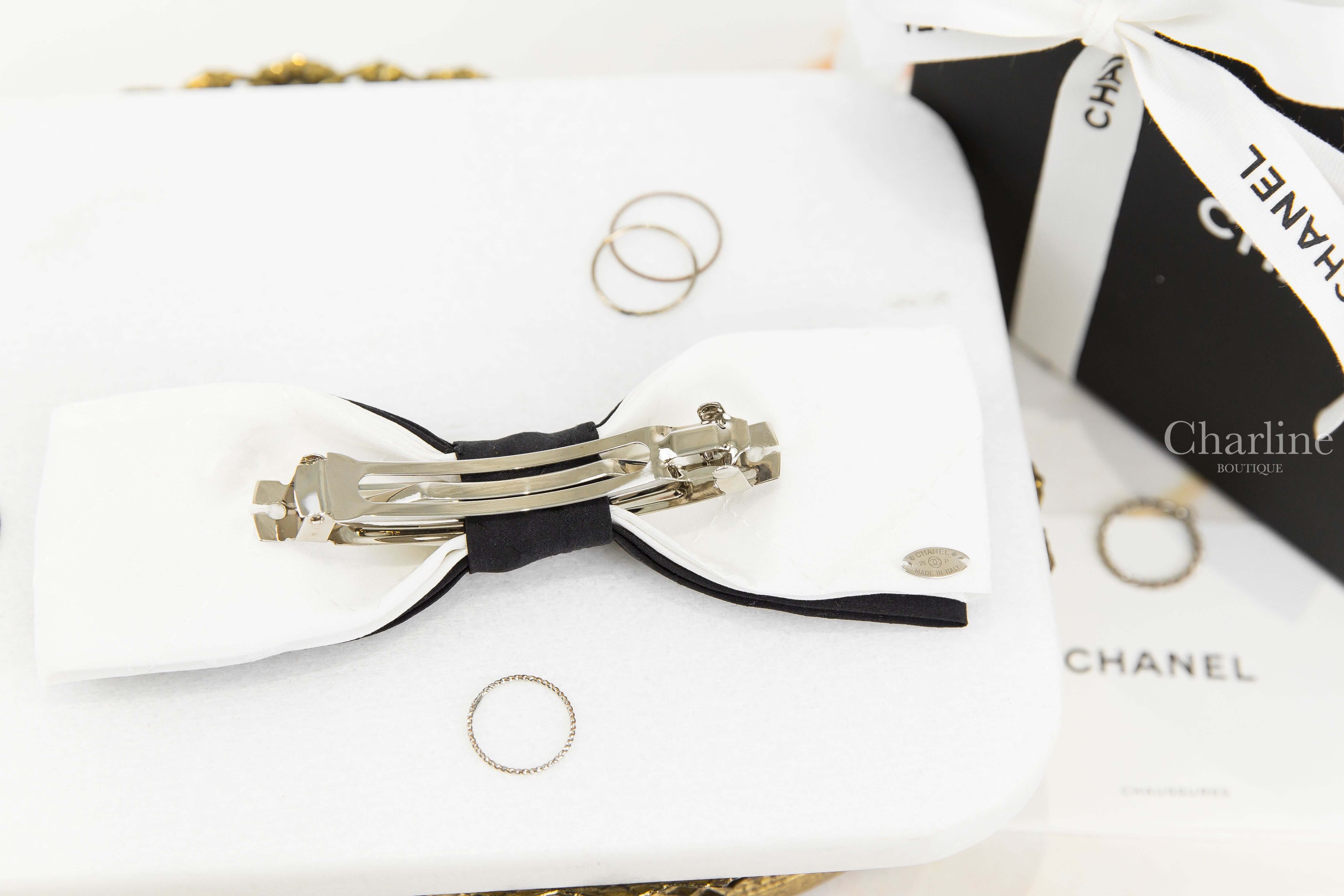 Chanel Barrette 黑色/白色菱格紋灰色小花CC真絲蝴蝶結髮夾-Charline Boutique 精品代購
