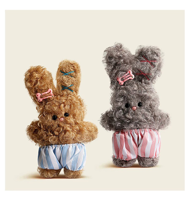 新品 茸毛兔兔小女孩吊飾-即將完售