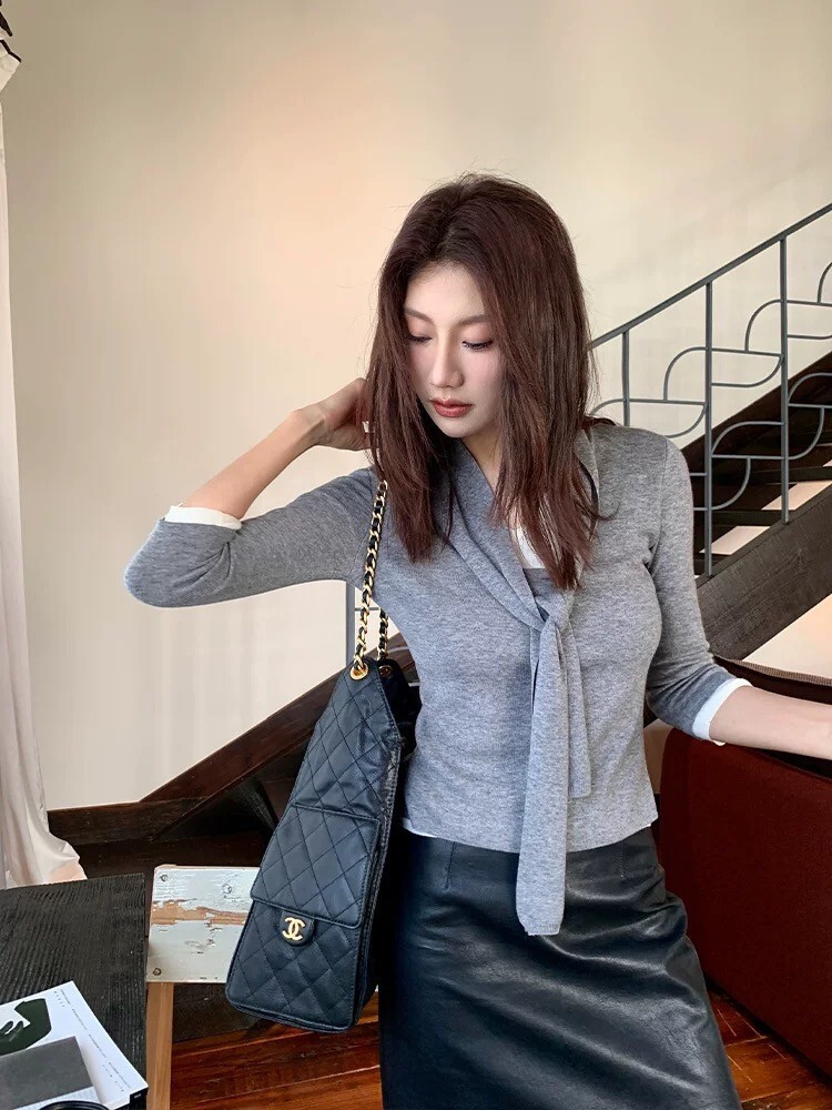 配色假兩件綁帶領巾造型上衣-S-XL / 2色 (Elegant & Love)