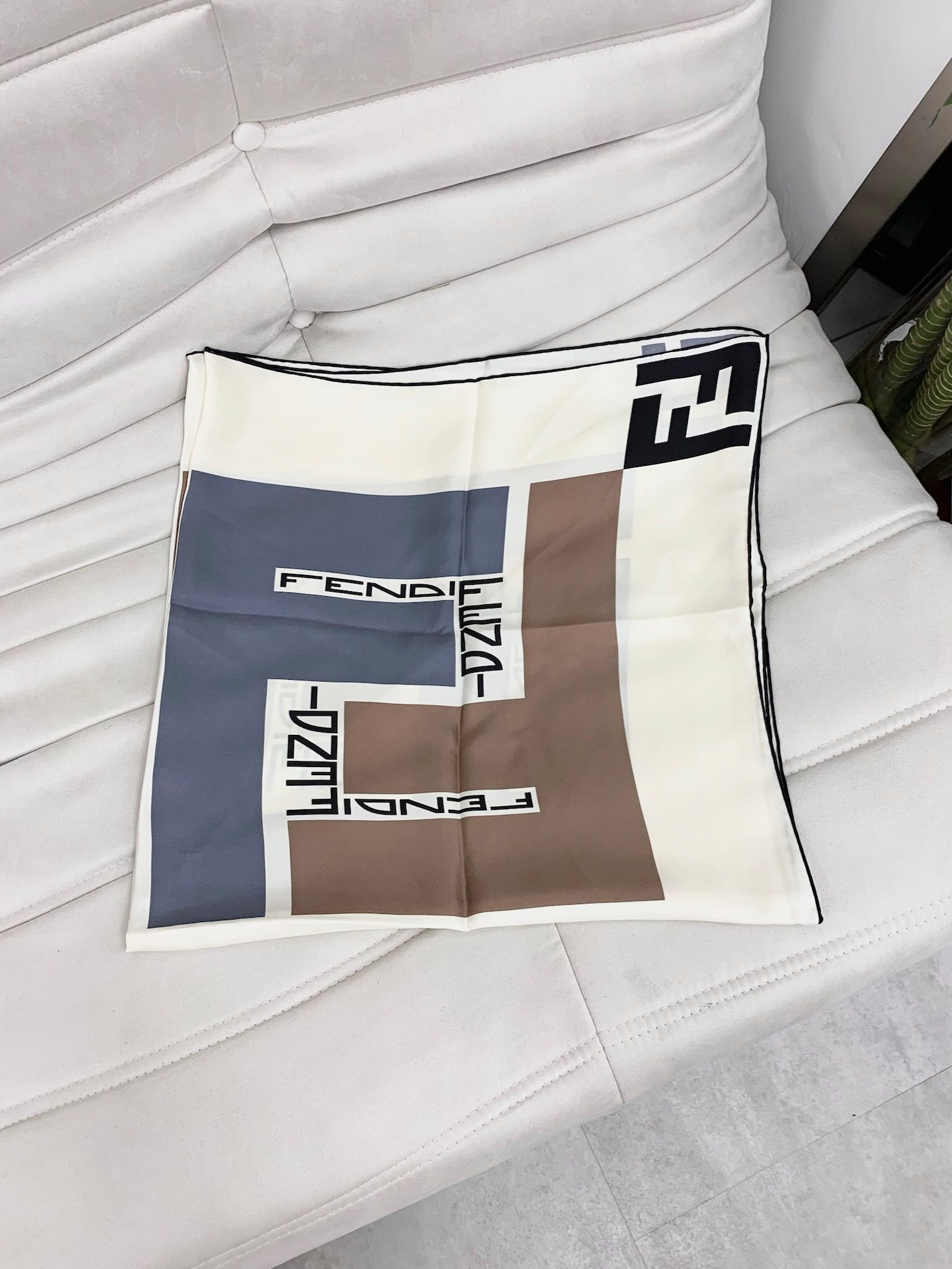 Sale Fendi 90x90cm Scarf