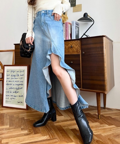 日本🇯🇵連線 Moment+ 不對稱荷葉邊開衩牛仔長裙 腰圍鬆緊 開衩 荷葉邊 牛仔裙 長裙 裙子 休閒 4色(任買兩件711免運)/預購