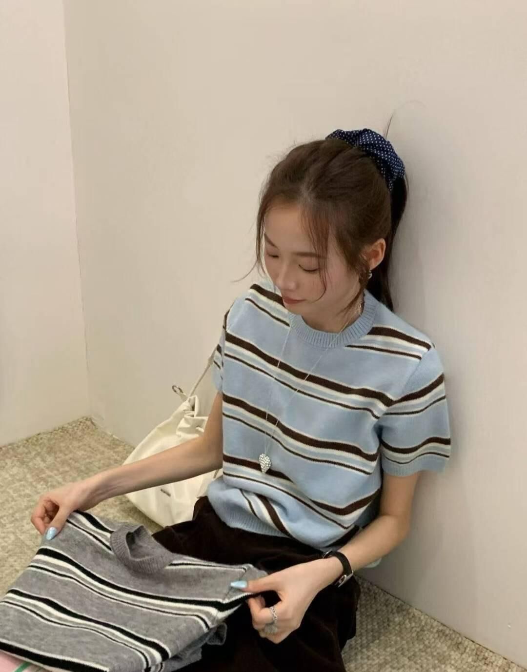 Horizontal short sleeves knit