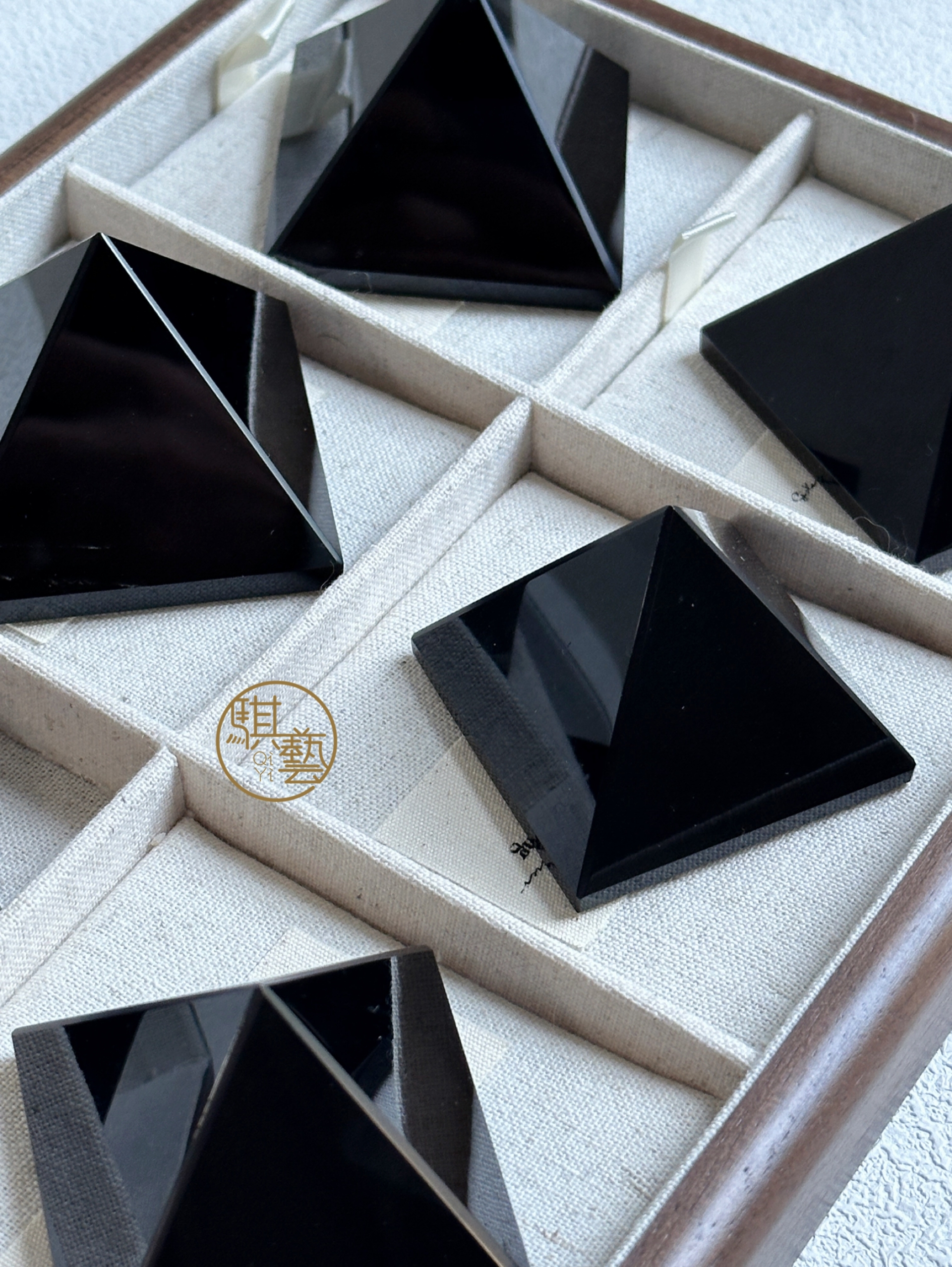 黑曜石金字塔｜能量防護擋煞防小人水晶擺件