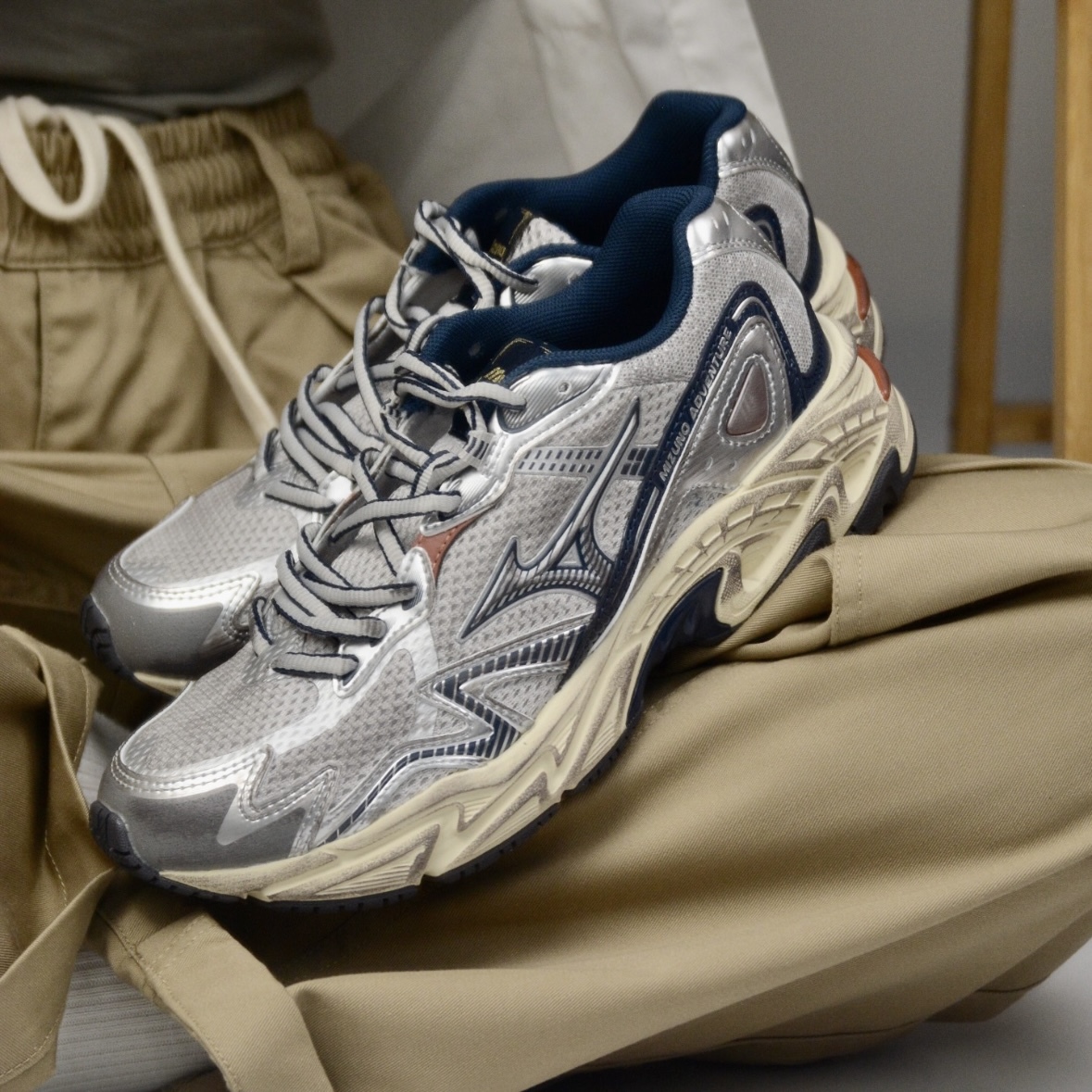 MIZUNO ADVENTURE 灰藍 奶油底 休閒鞋 男女同款 美津濃 D1GH230106