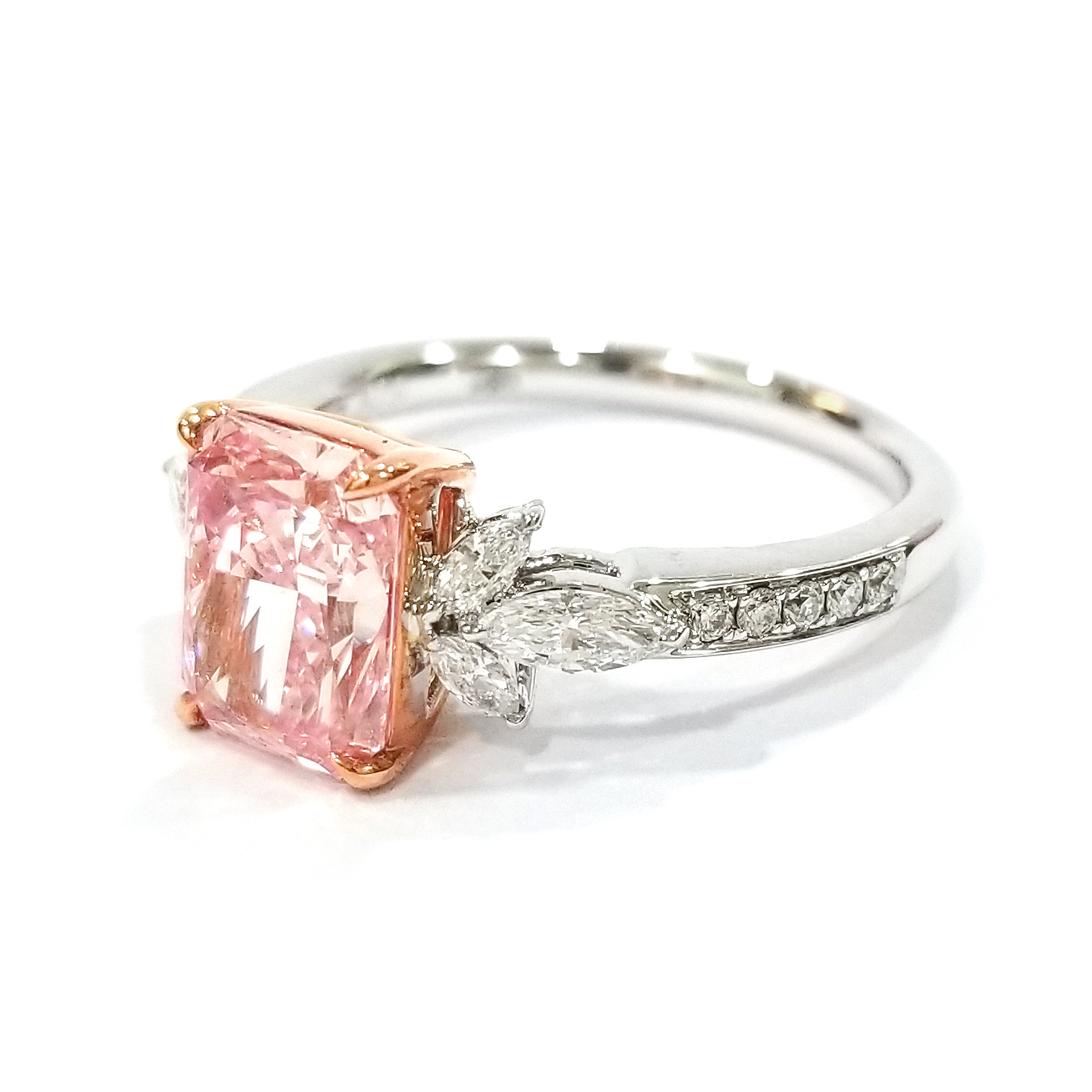 18K白金及玫瑰金2.4卡實驗室培育粉鑽石戒指