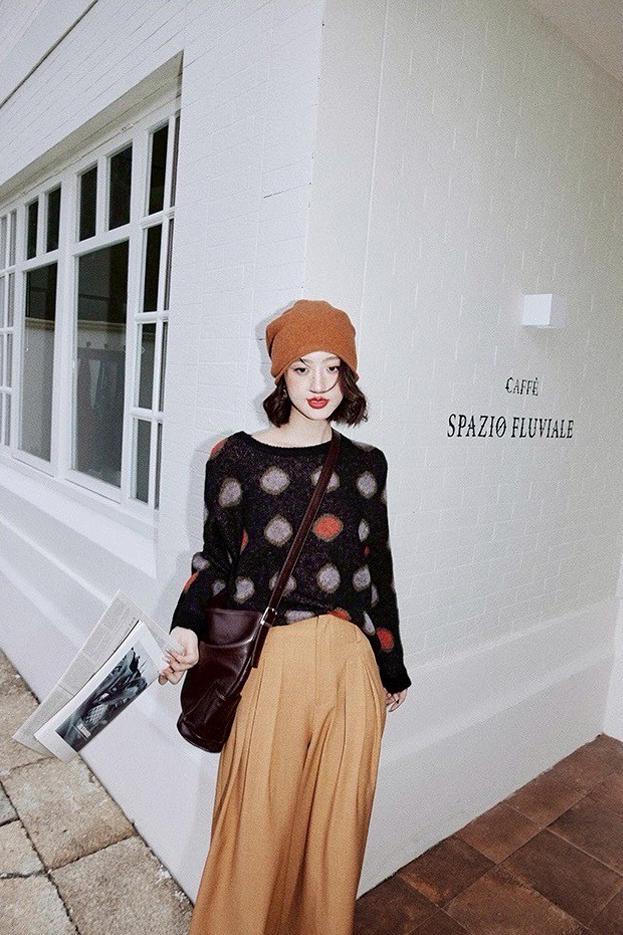 可愛雙配色圓點海馬毛圓領針織上衣-F (Elegant & Love)