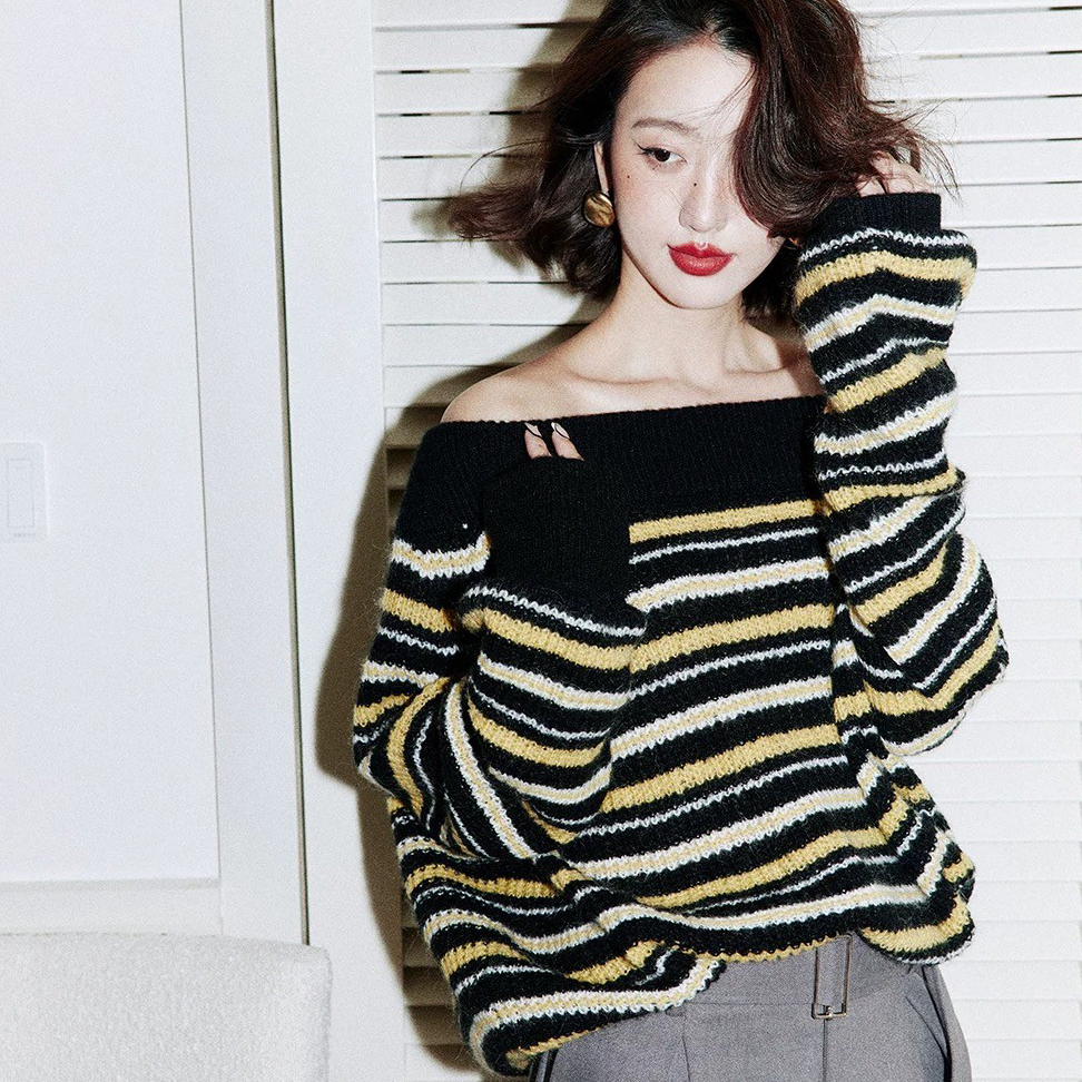 經典黑露肩一字領配色橫條紋海毛馬上衣-F (Elegant & Love)