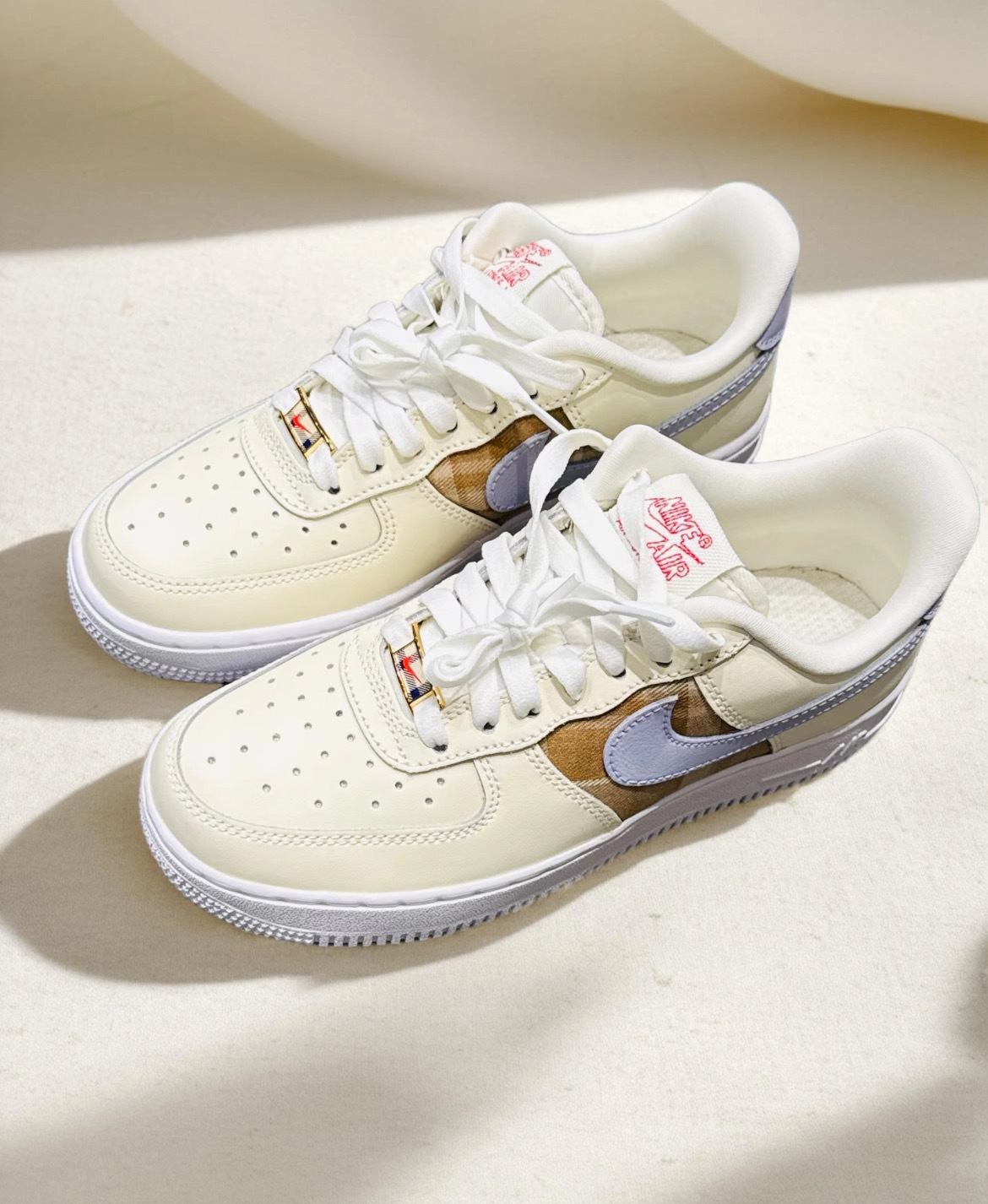 女鞋 NIKE W AIR FORCE 1 '07 LX 米棕 格紋 皮革 紅色小勾 AF1 休閒鞋【IH7352-001】