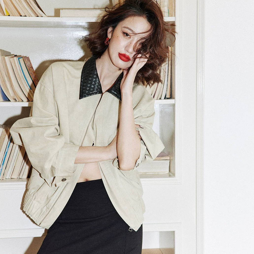 奶油杏拼接黑色皮領造型拉鍊外套-XS-M (Elegant & Love)