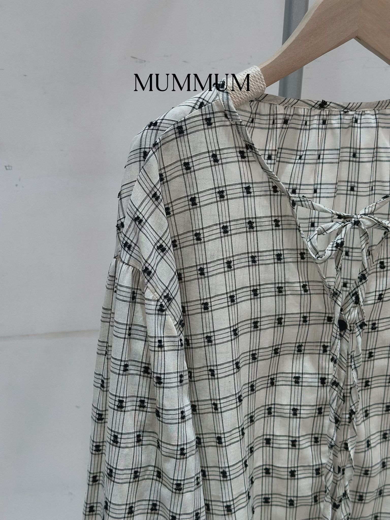 0212697a/格仔點點恤衫　52/52/27.5