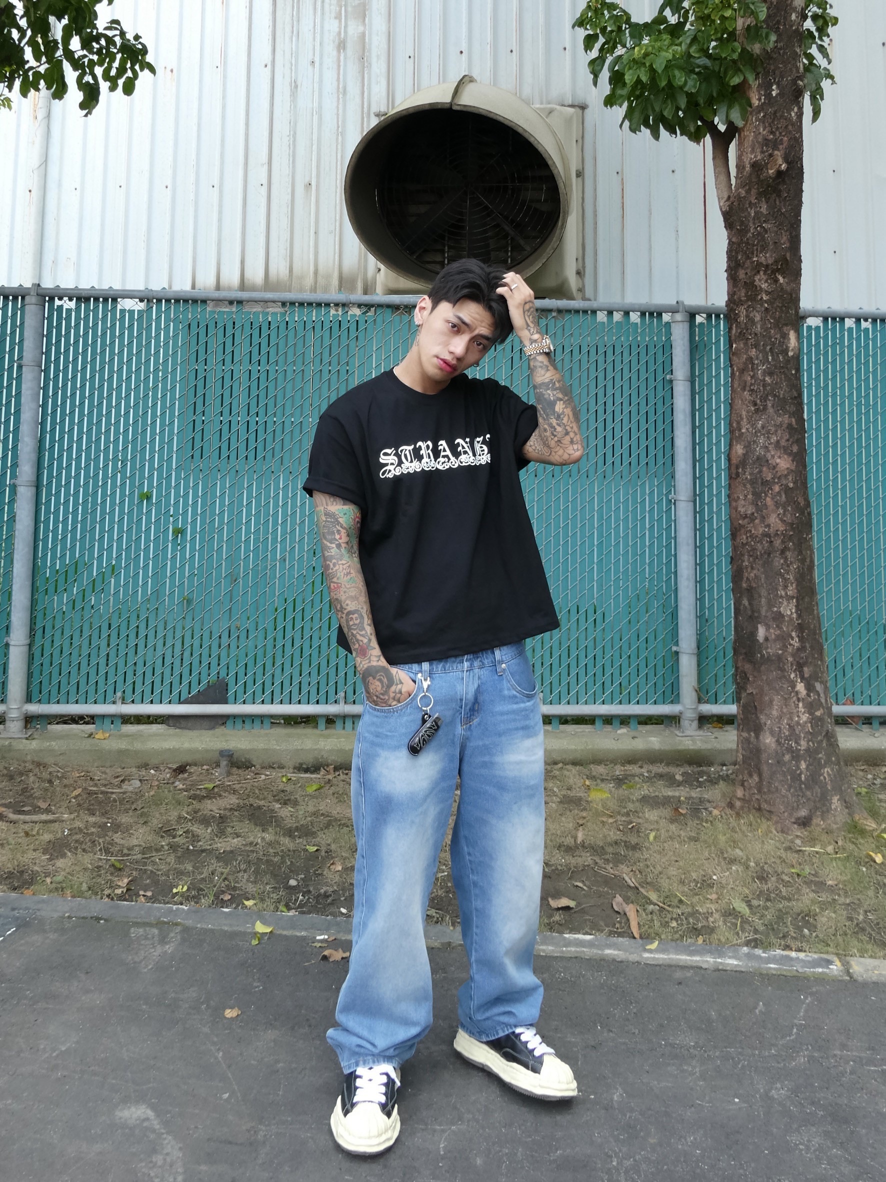 花邊歌德字短袖