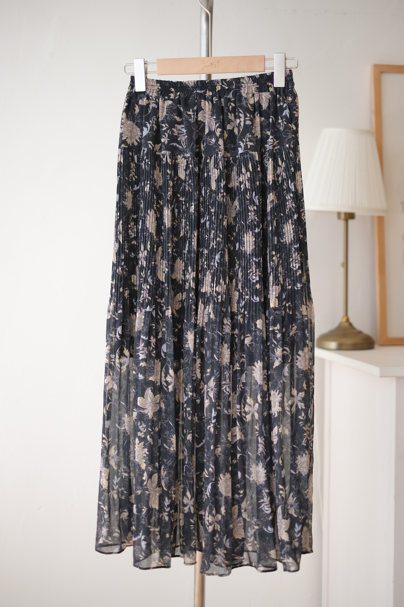 淡雅印花壓紋雪紡半裙 (米白/黑) BT434