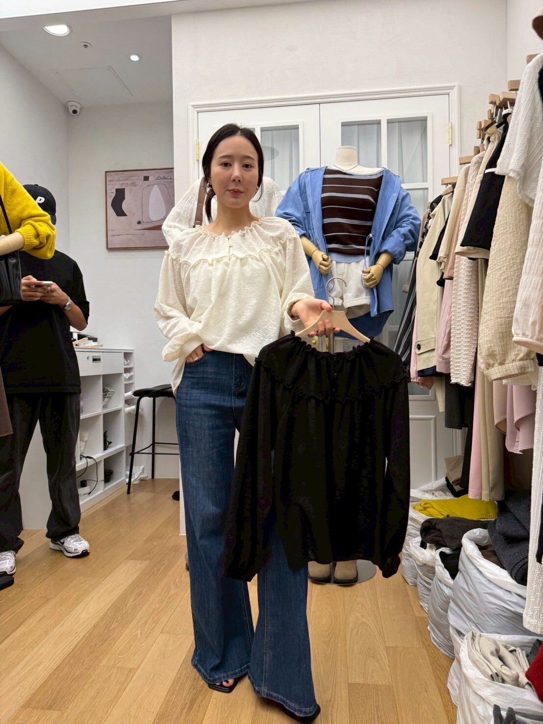 RF5008 木耳邊暗紋花花長袖上衣