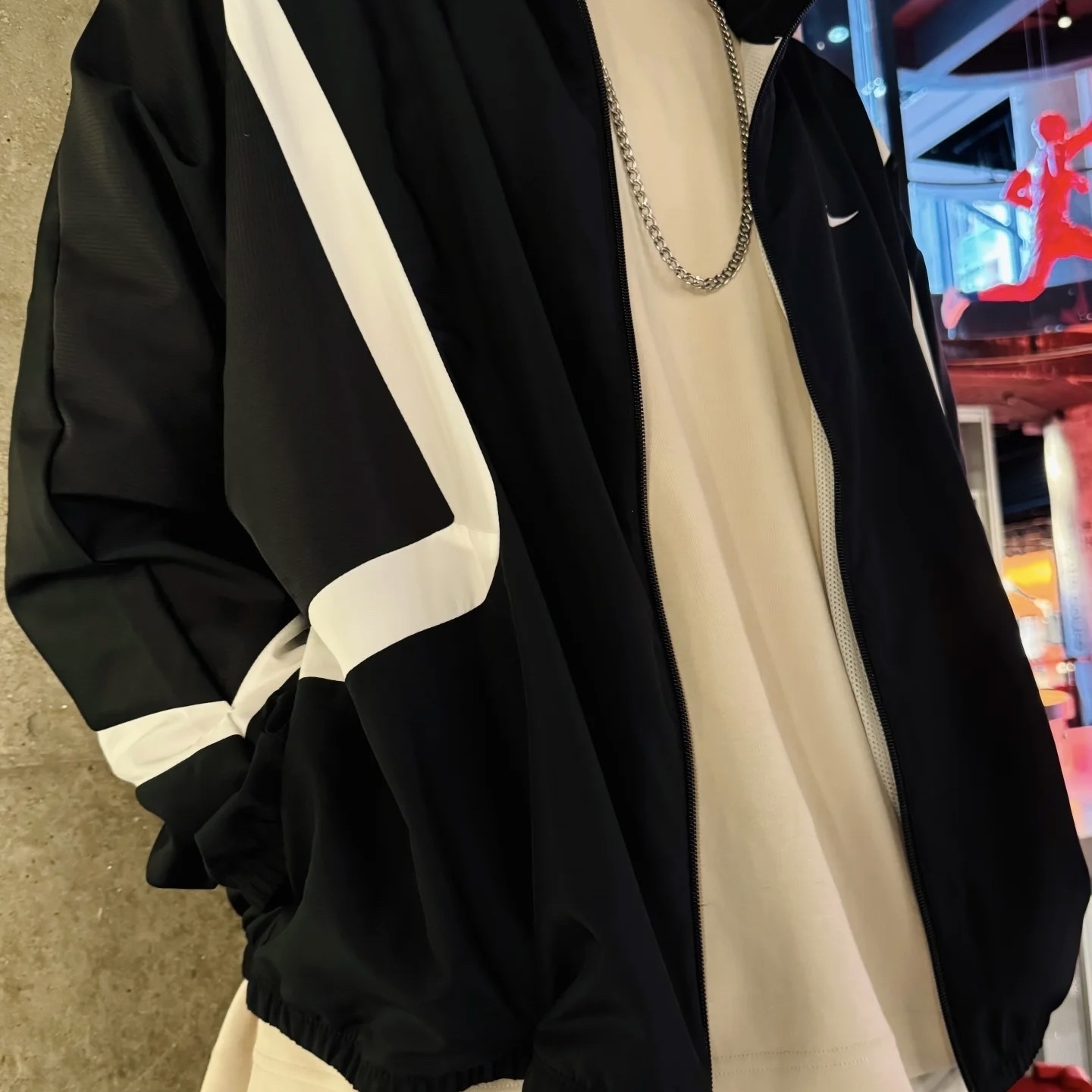 Nike Icon logo 線條背後草寫 立領拉鍊 長袖 黑色 夾克 外套 FZ0249-010