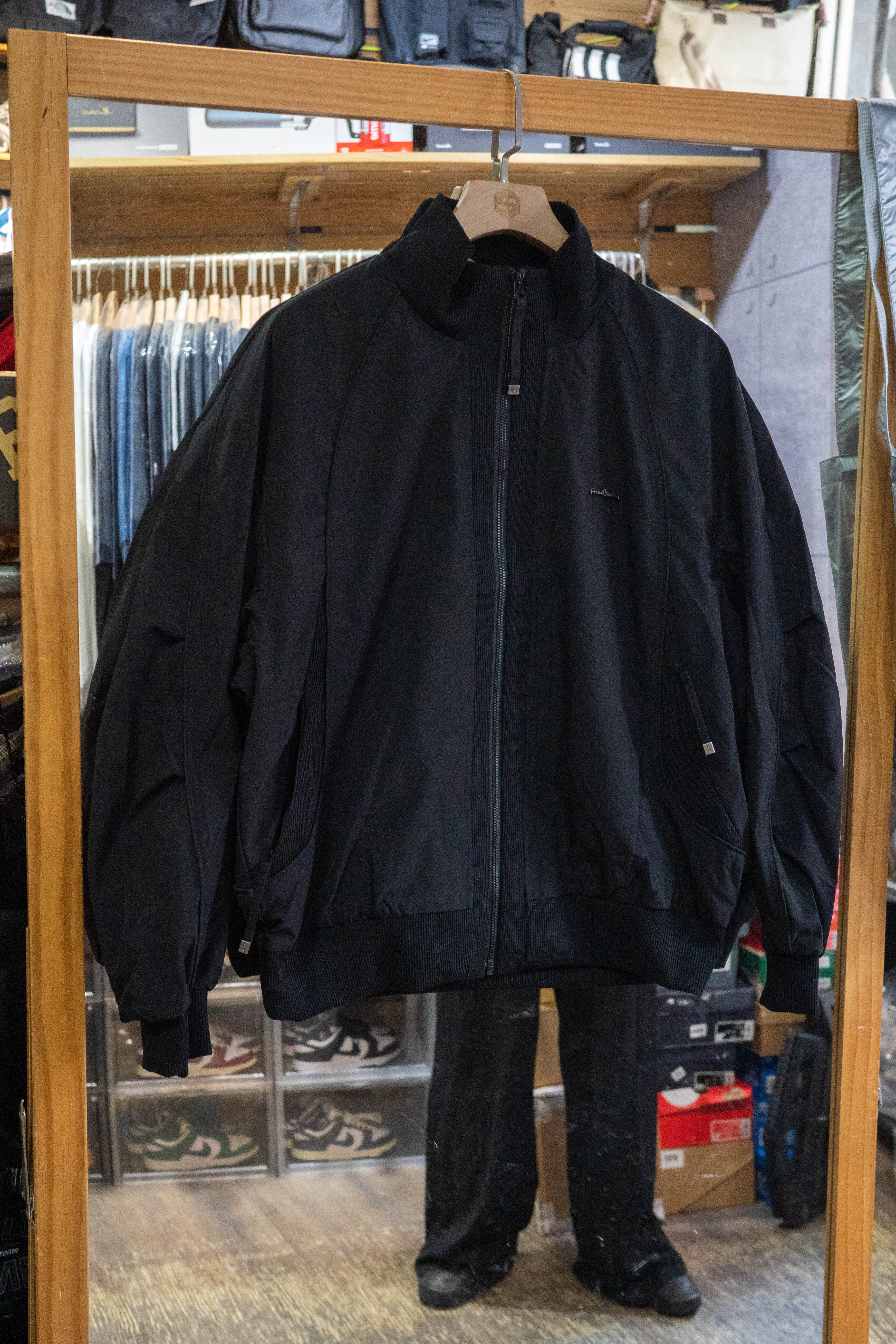 j11-2560 全黑茄克衫 棒球外套 Design