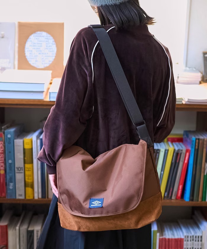 日本 UMBRO Classic Messenger Bag