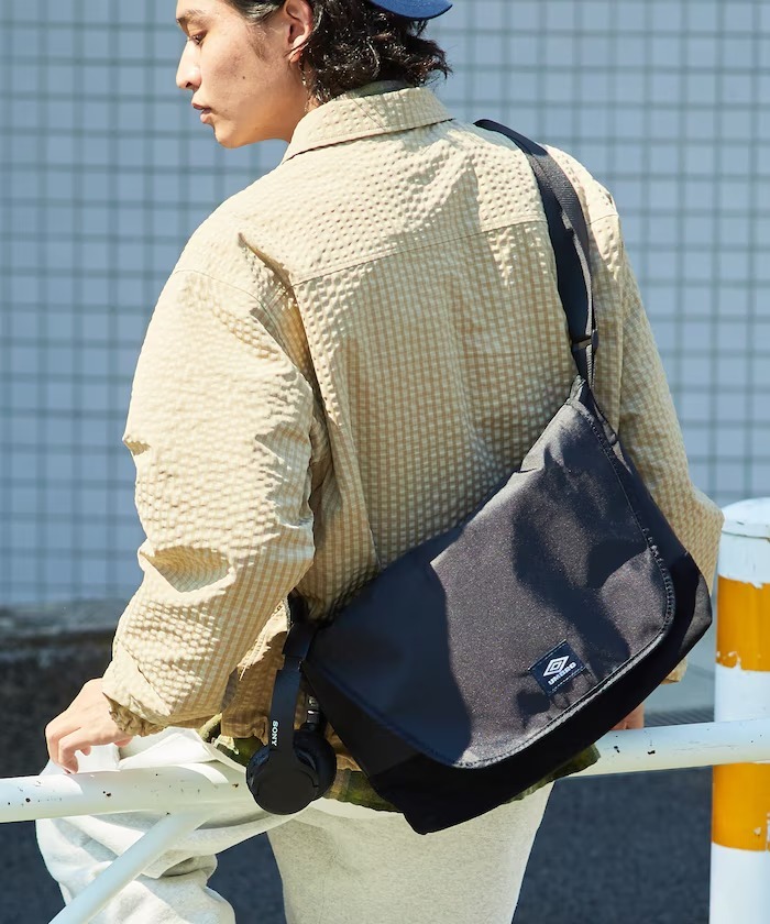 日本 UMBRO Classic Messenger Bag