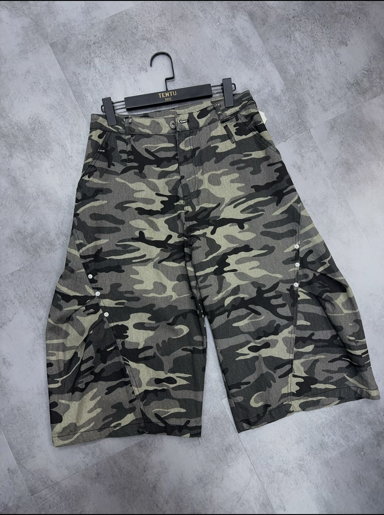 SPT0020 銀釘迷彩七分褲