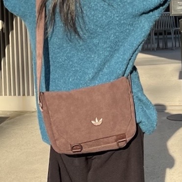 ADIDAS ORIGINALS 深棕色 燈心絨 美拉德 大地色 斜背包 單肩包 IQ3519