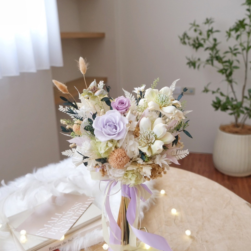 麥芽綠點綴紫色  永生花 新娘捧花