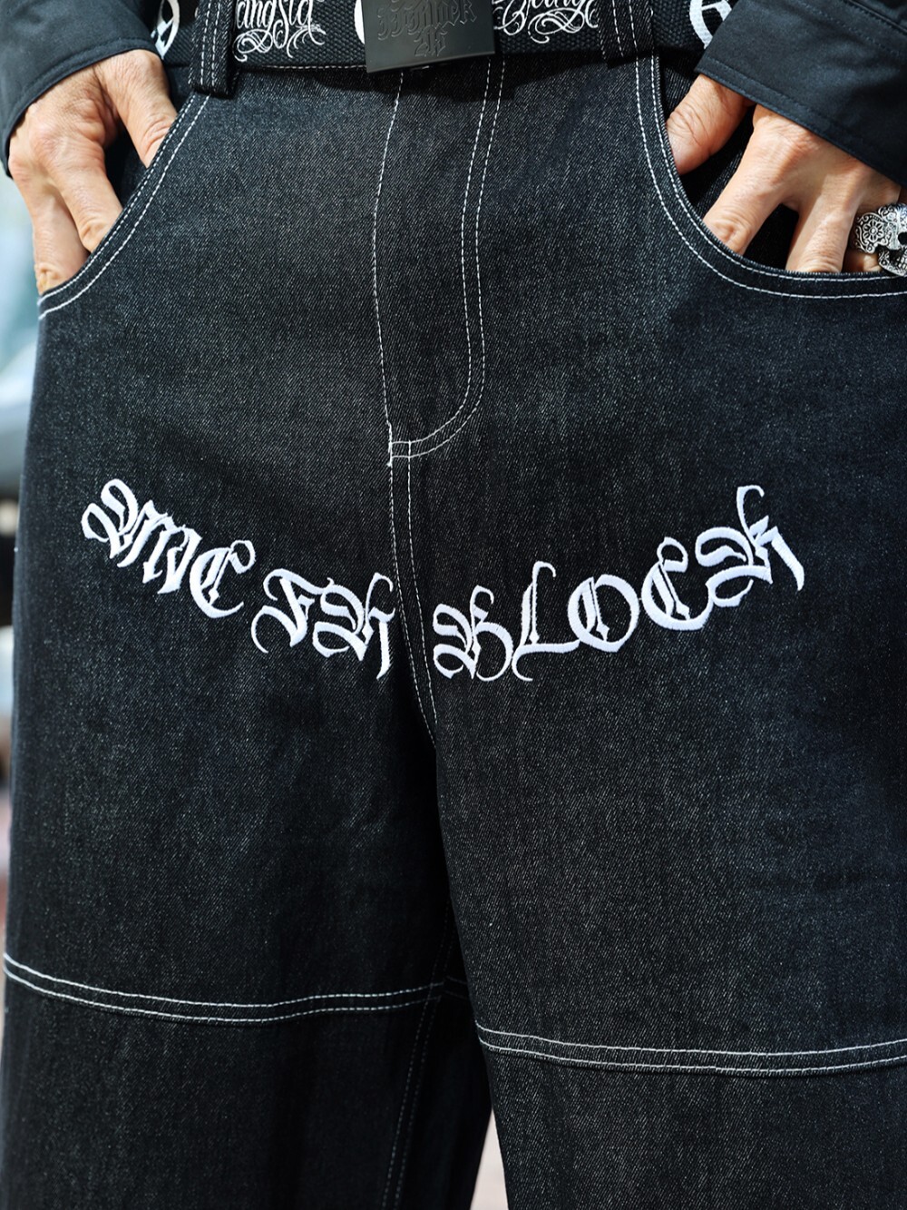 字母刺繡牛仔短褲