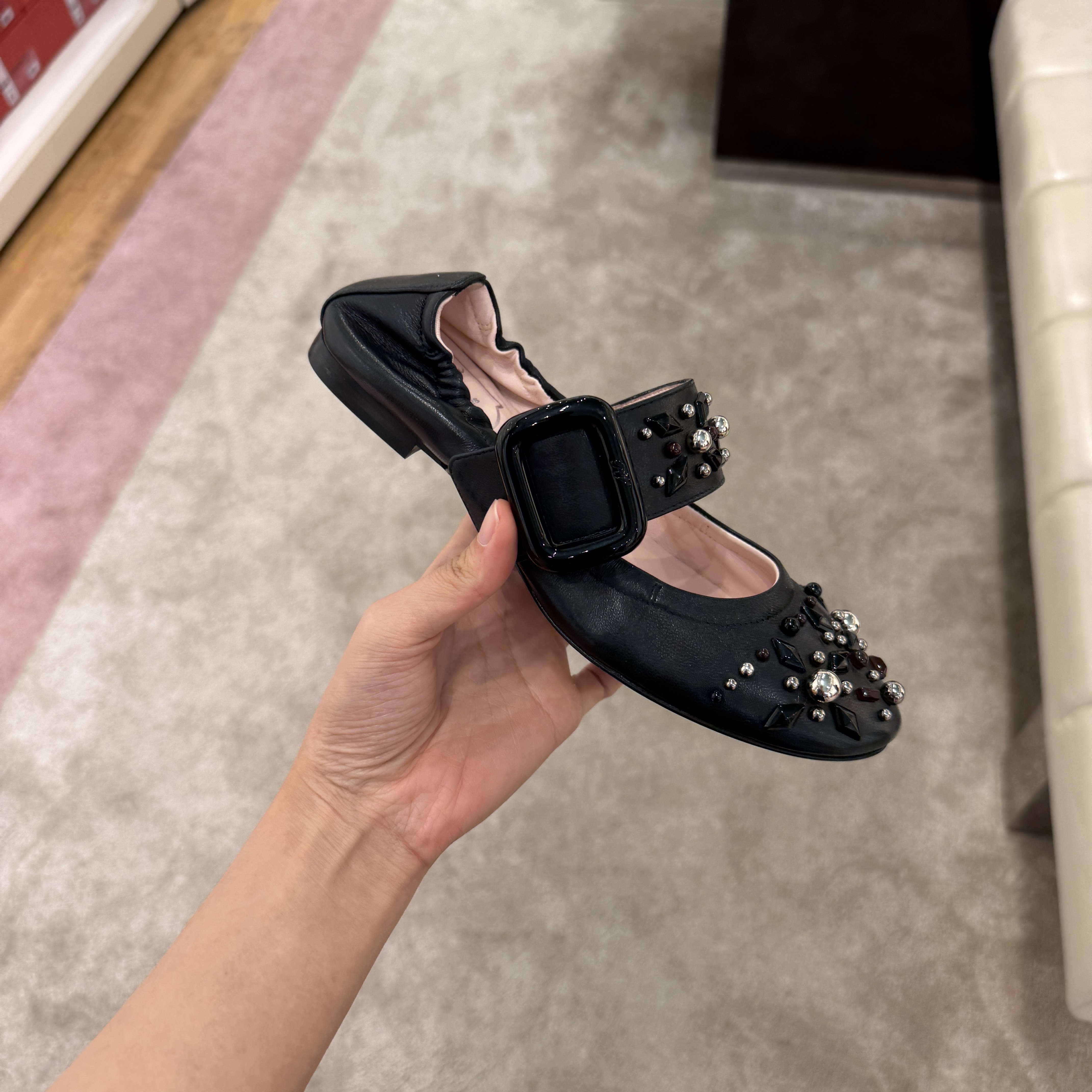 Roger Vivier RV beading ballerina Flats black