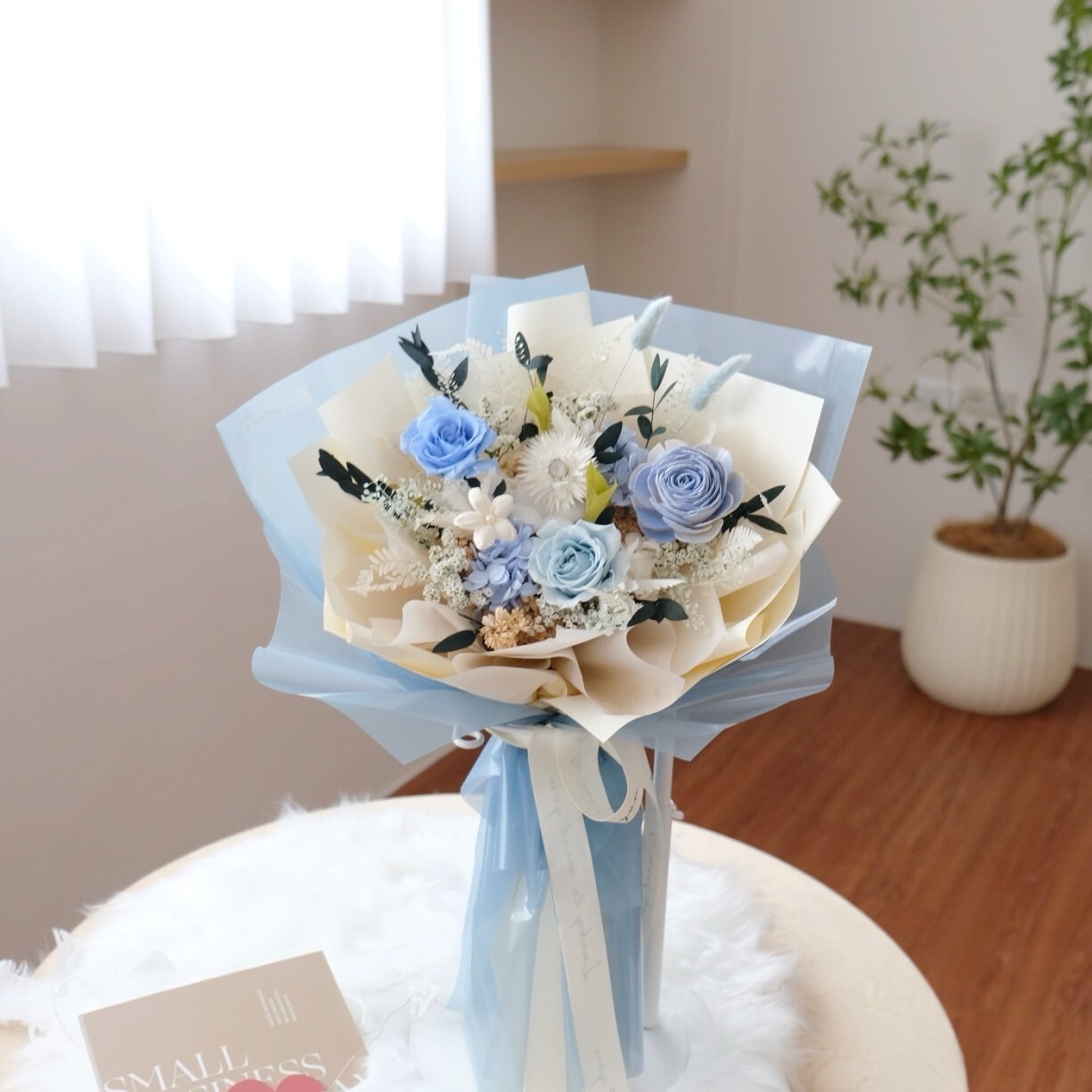 藍白玫瑰永生花束