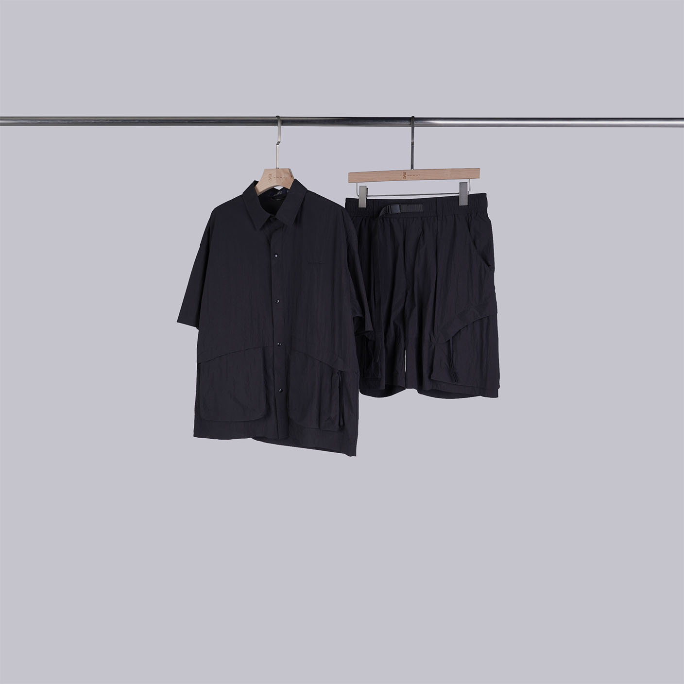 設計感口袋刺繡襯衫+短褲 | 就是黑 | 套裝