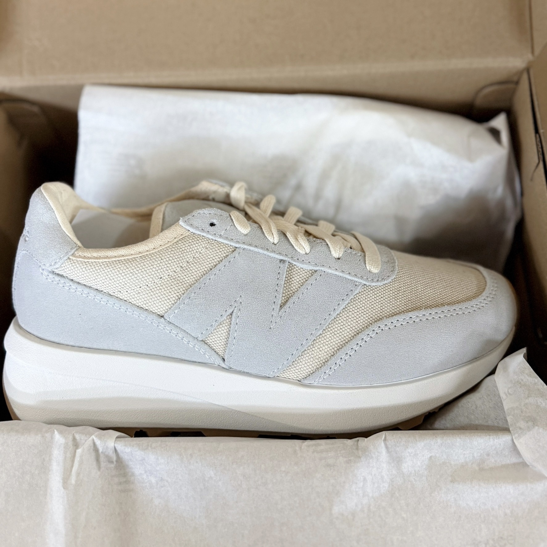 New Balance U370 奶灰色