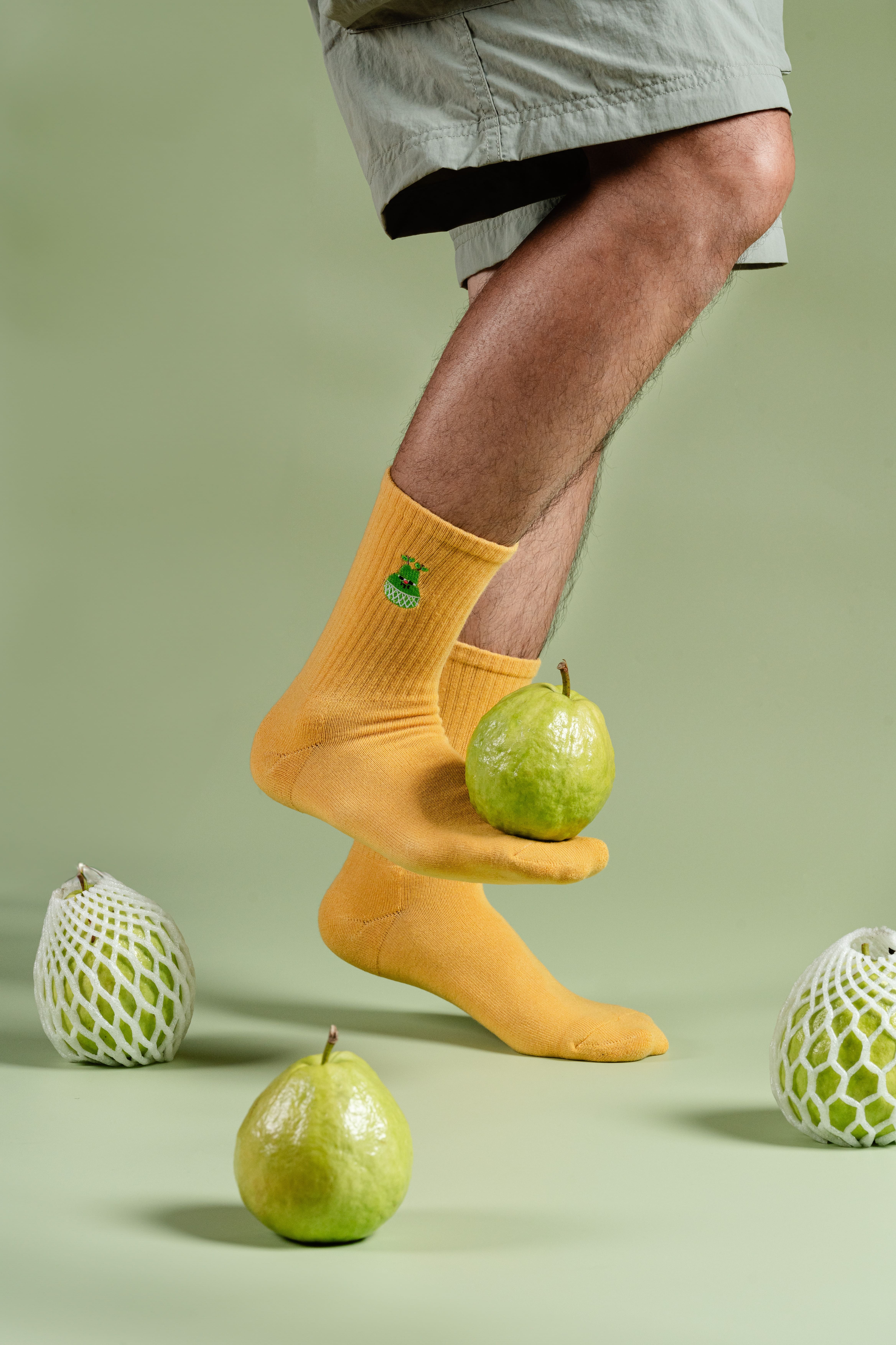 聯名商品【芭樂電繡素襪】咚東 x 艸石所