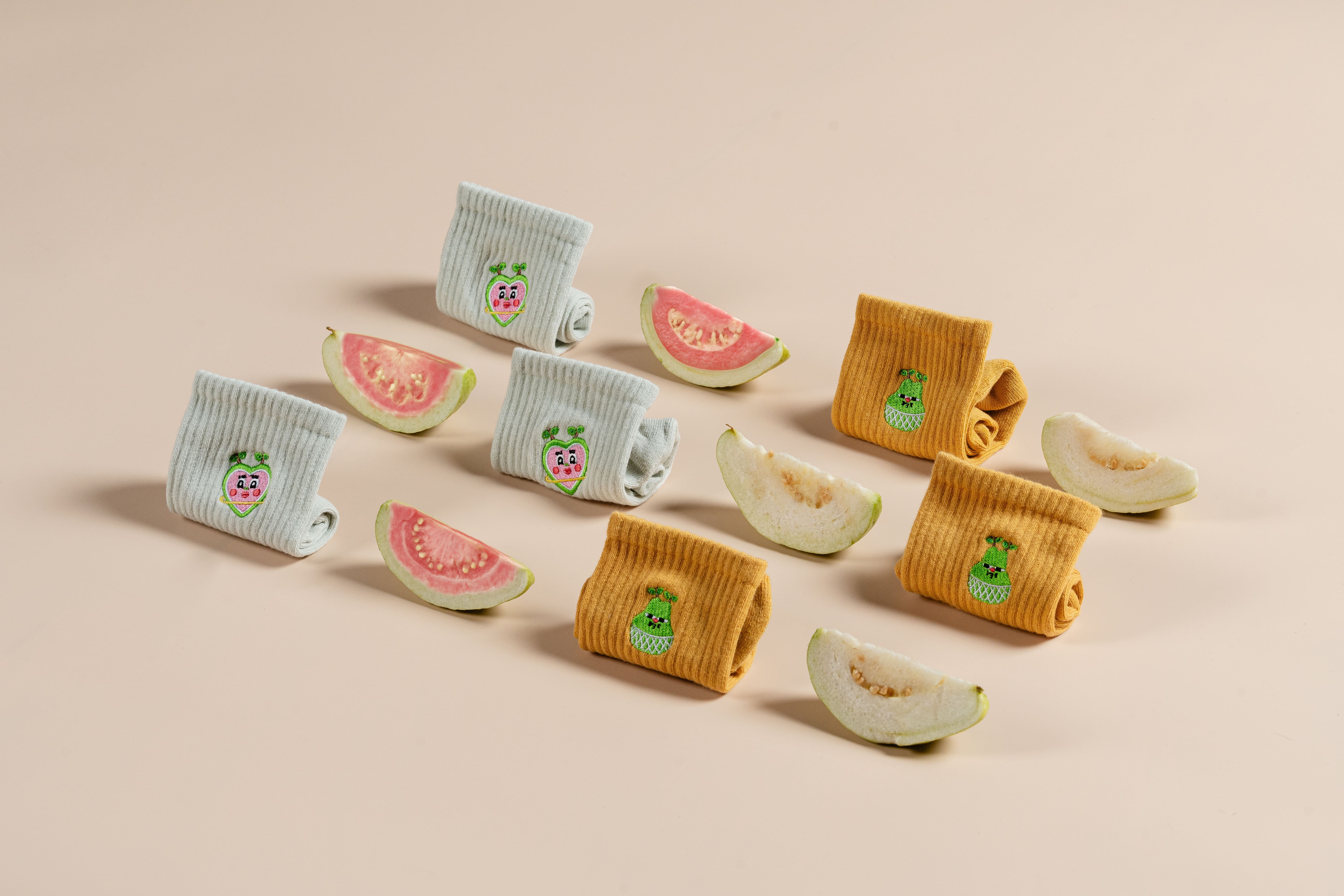 聯名商品【芭樂電繡素襪】咚東 x 艸石所