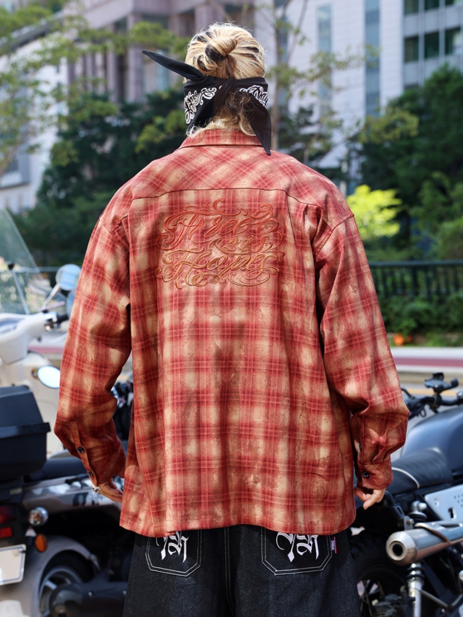 字母刺繡格紋襯衫