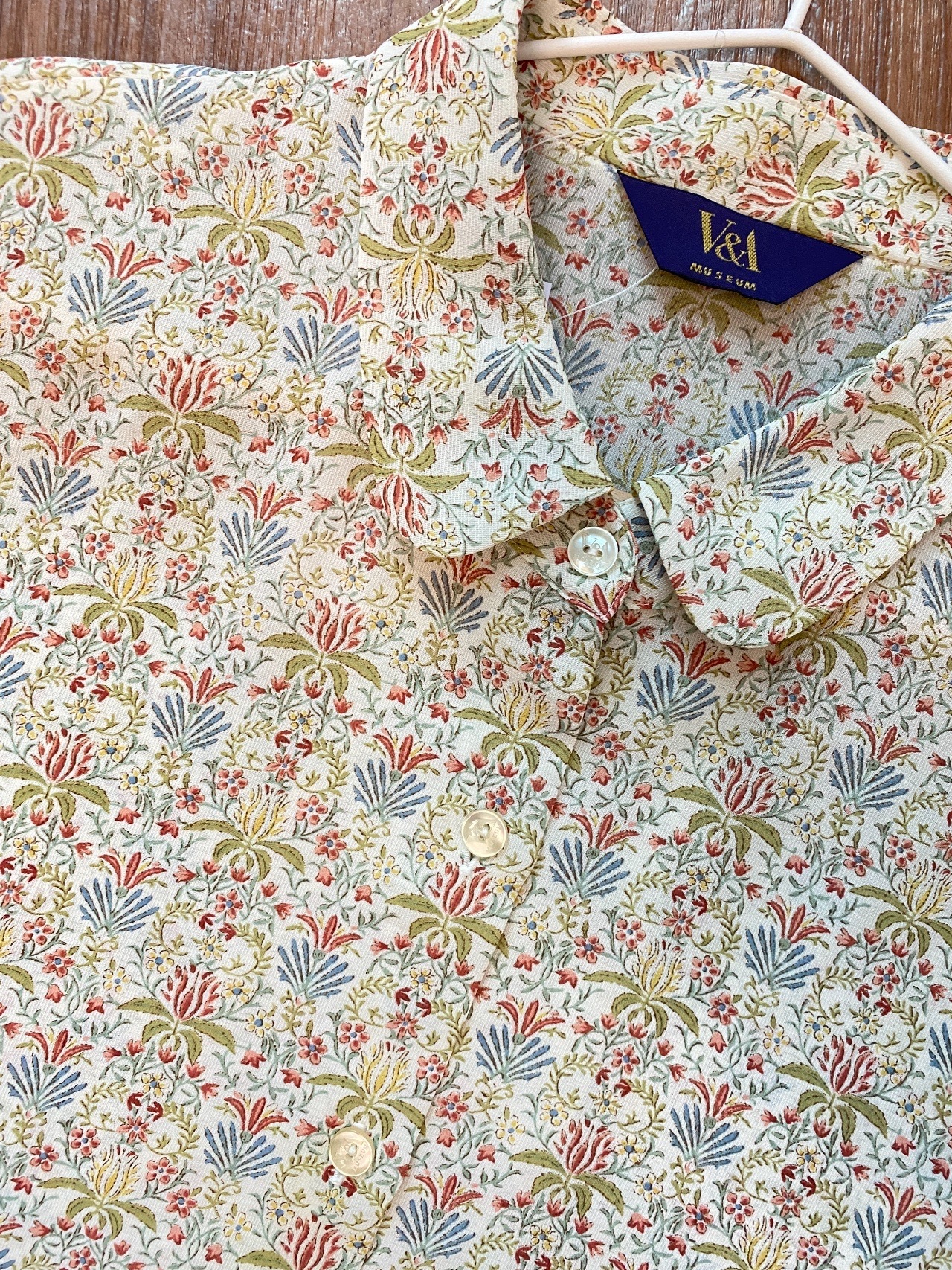 日本製V&A米色印花圖案古著上衣