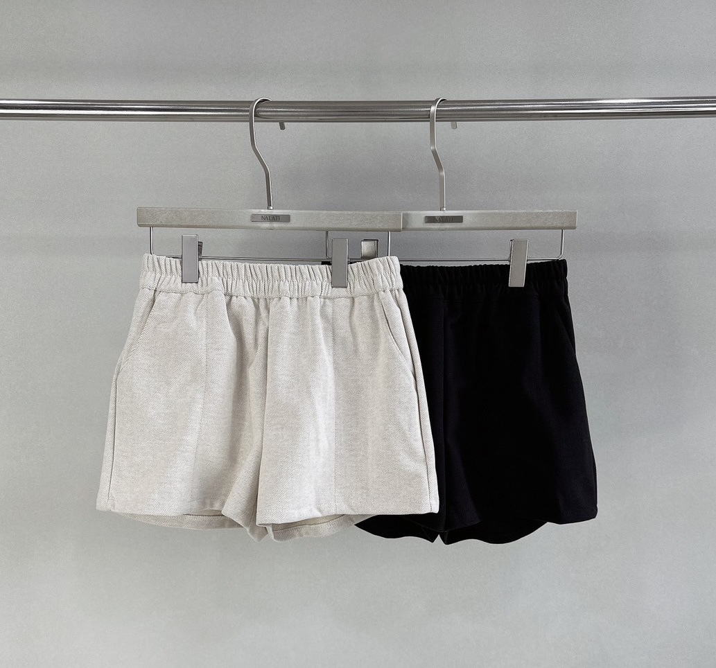 鬆緊腰毛料素面短褲