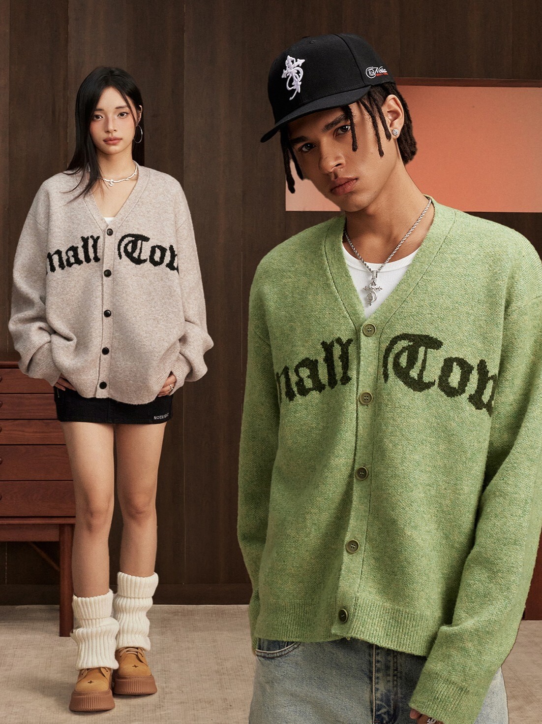 STK SmallTownKid 正面歌德字體刺繡Logo V領針織 鈕扣外套