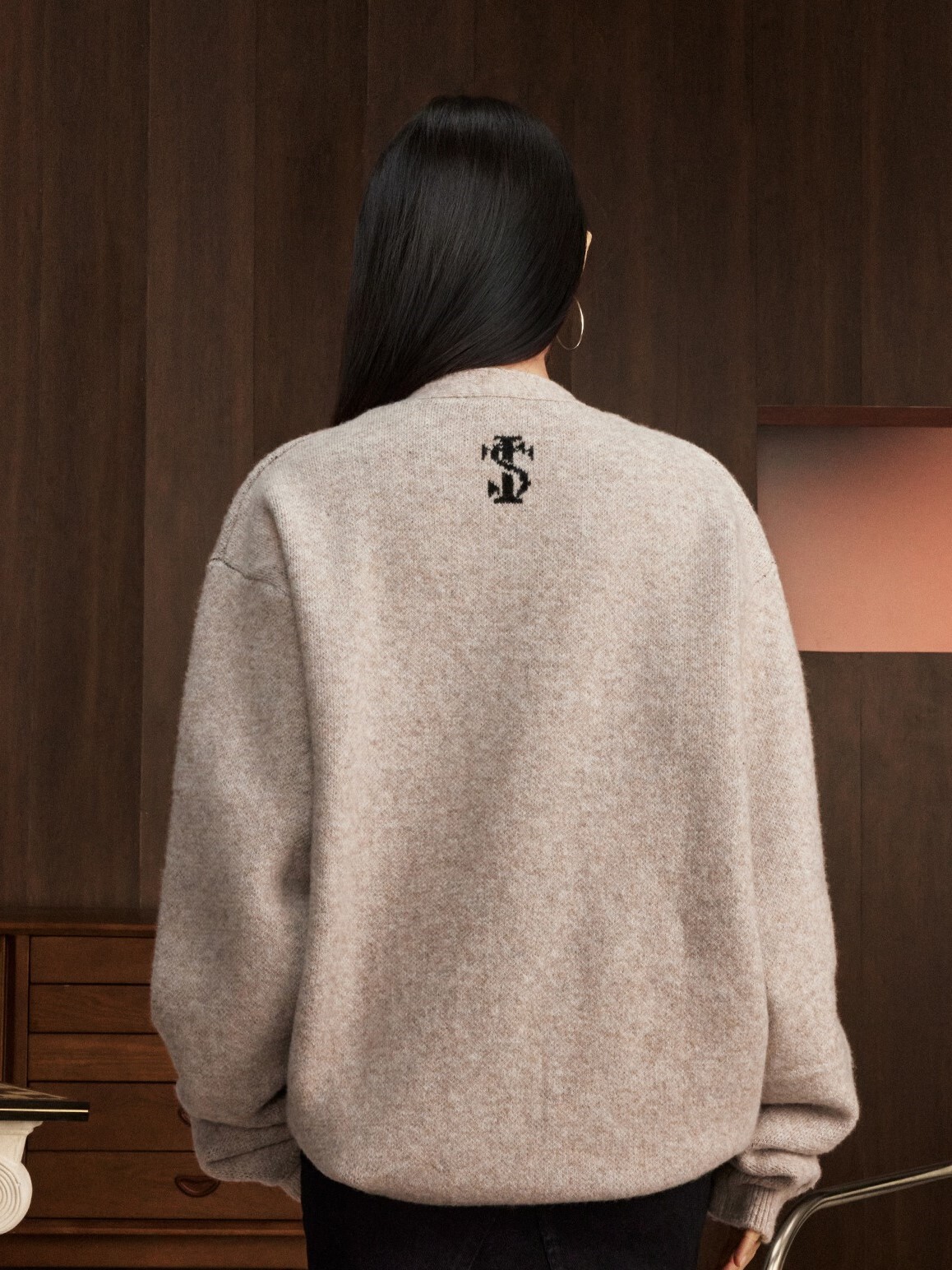 STK SmallTownKid 正面歌德字體刺繡Logo V領針織 鈕扣外套