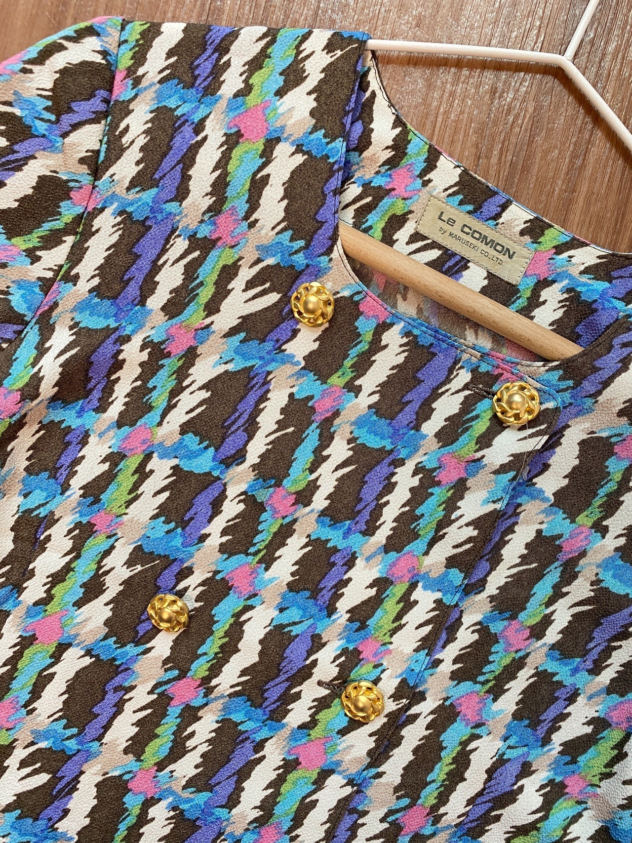 手繪感格紋花花鈕古著上衣