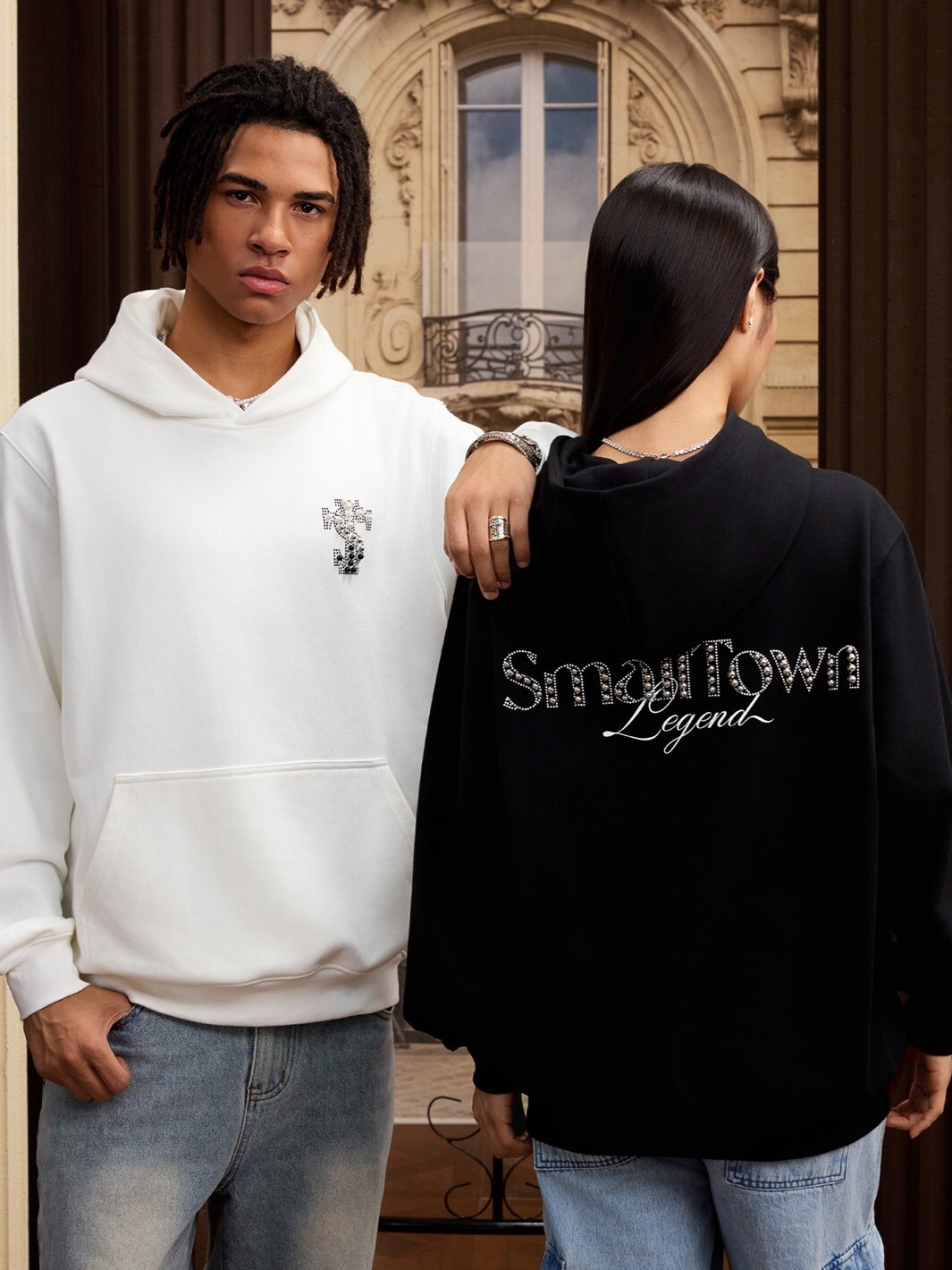 STK SmallTownKid 珍珠花體字Logo 帽 T