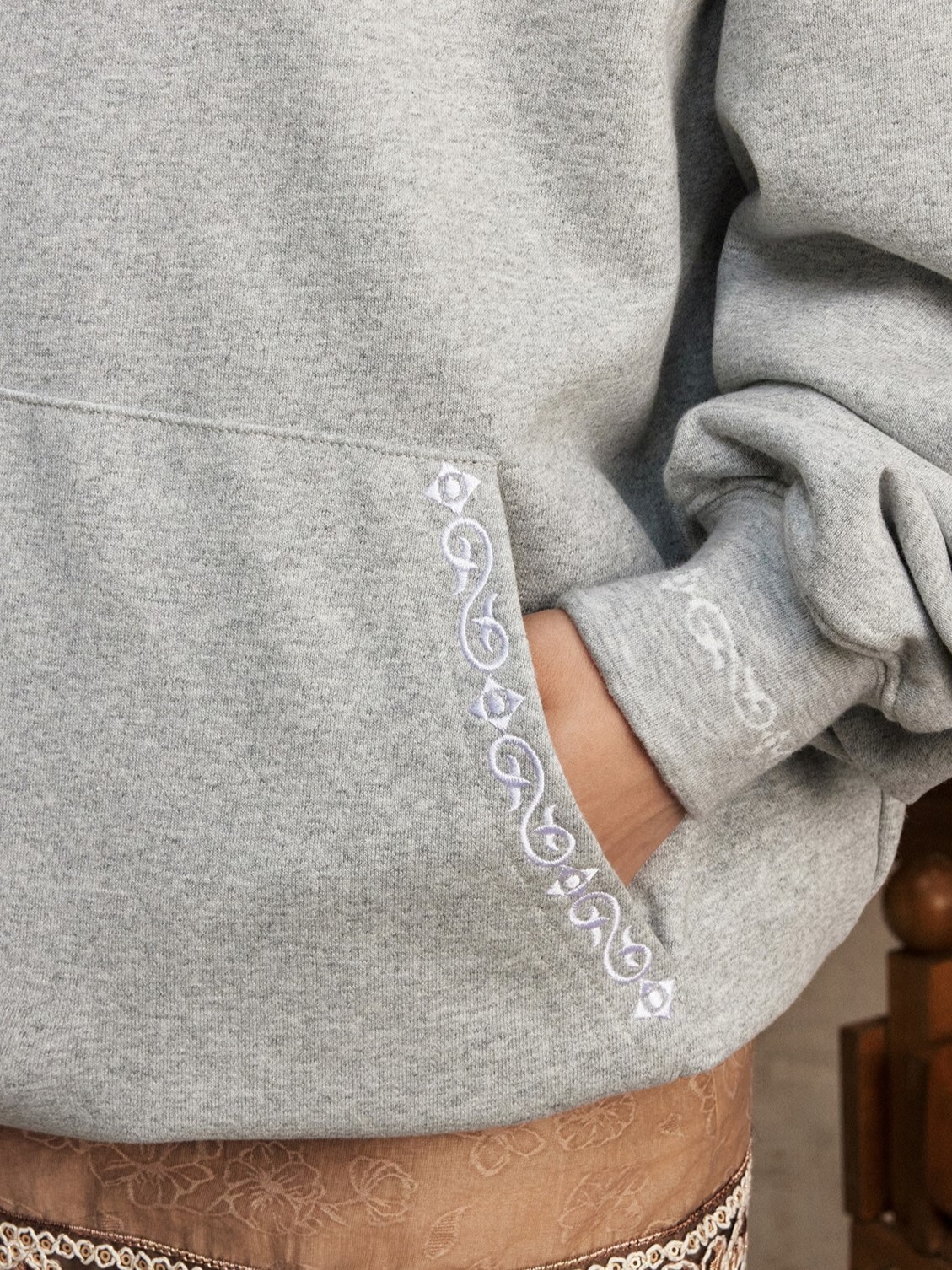 STK SmallTownKid 民族風 花藤刺繡 帽T